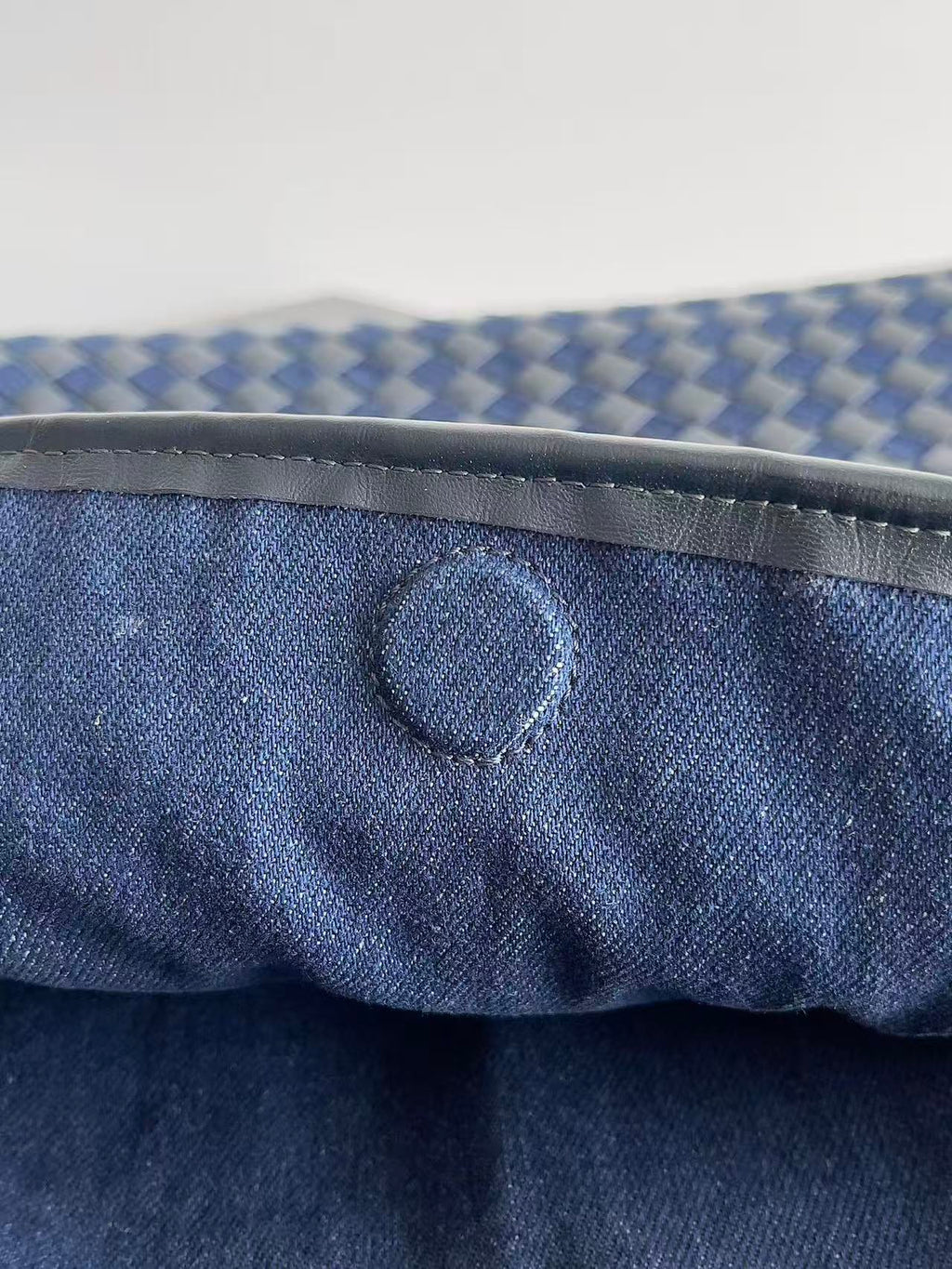 BV LARGE HOP BAG 54 IN NAVY BLUE CALFSKIN