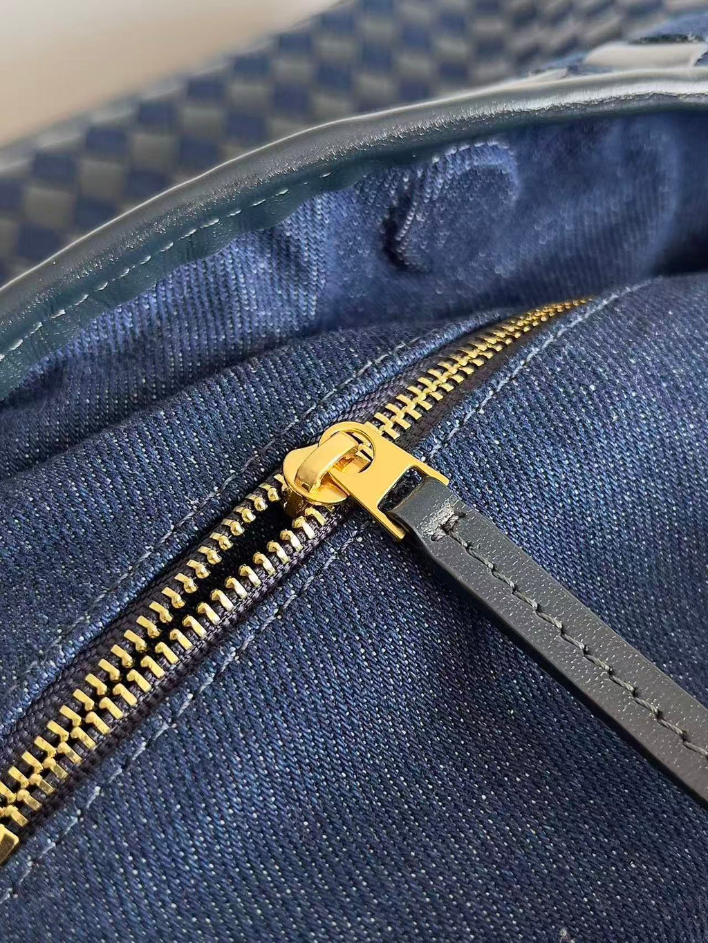 BV LARGE HOP BAG 54 IN NAVY BLUE CALFSKIN