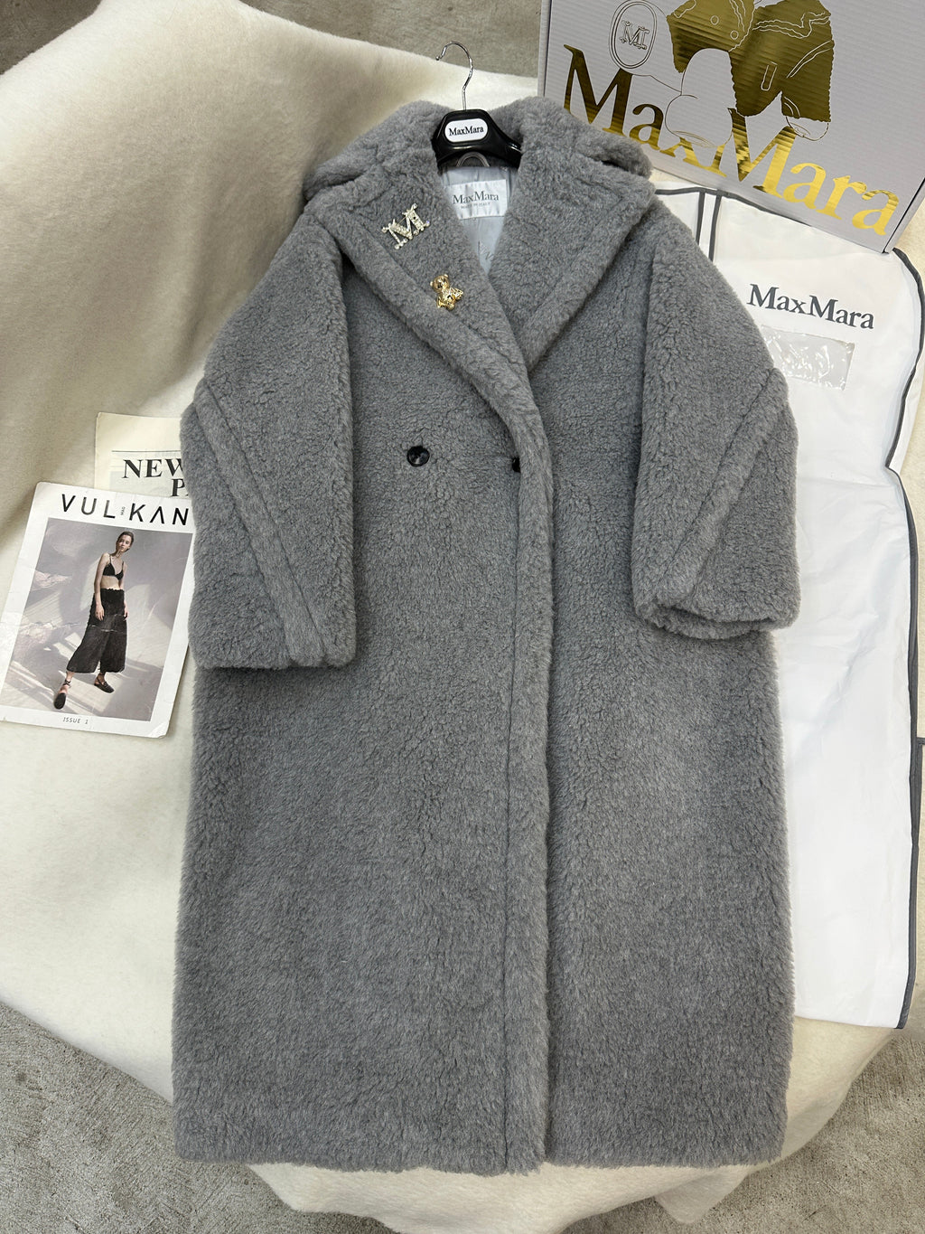 MAX MARA LONG COAT IN LIGHT GREY WOOL WITH CRYSTAL CHARM
