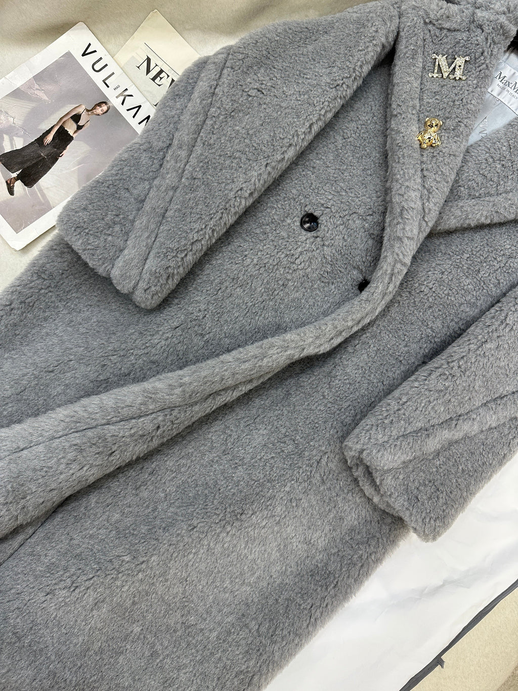 MAX MARA LONG COAT IN LIGHT GREY WOOL WITH CRYSTAL CHARM