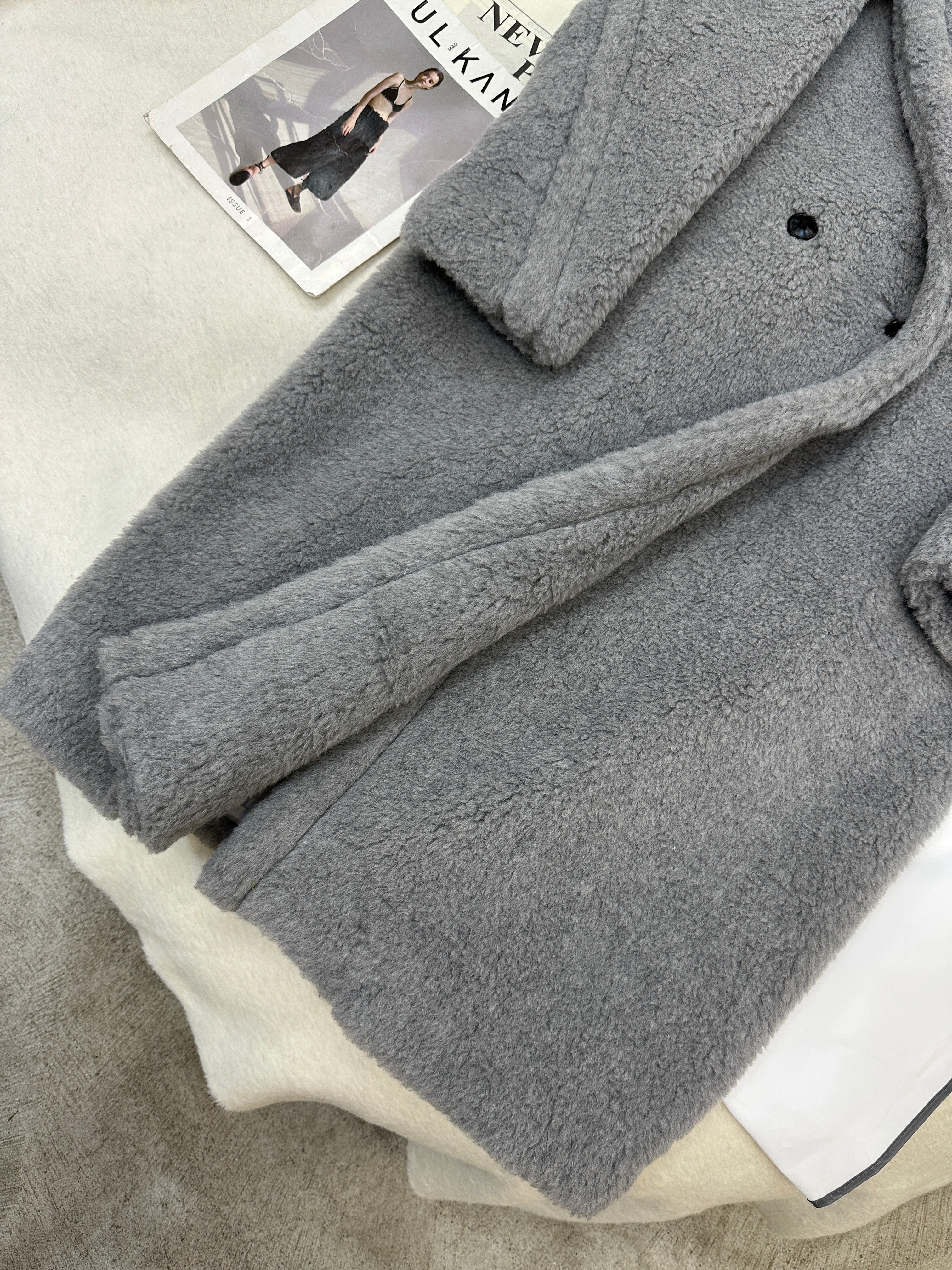 MAX MARA LONG COAT IN LIGHT GREY WOOL WITH CRYSTAL CHARM