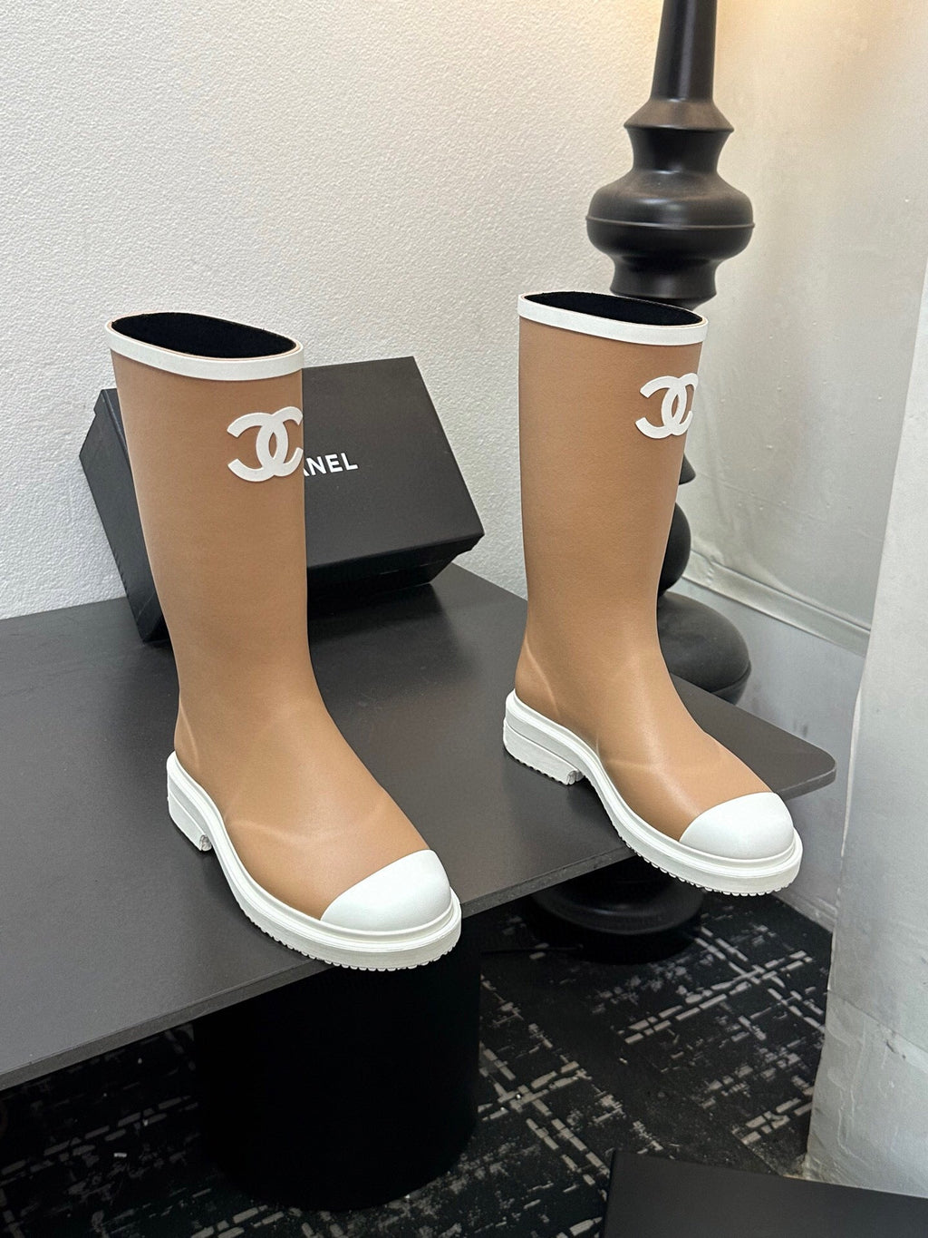 CC RAINBOOTS IN BEIGE TPU WHITE LOGO
