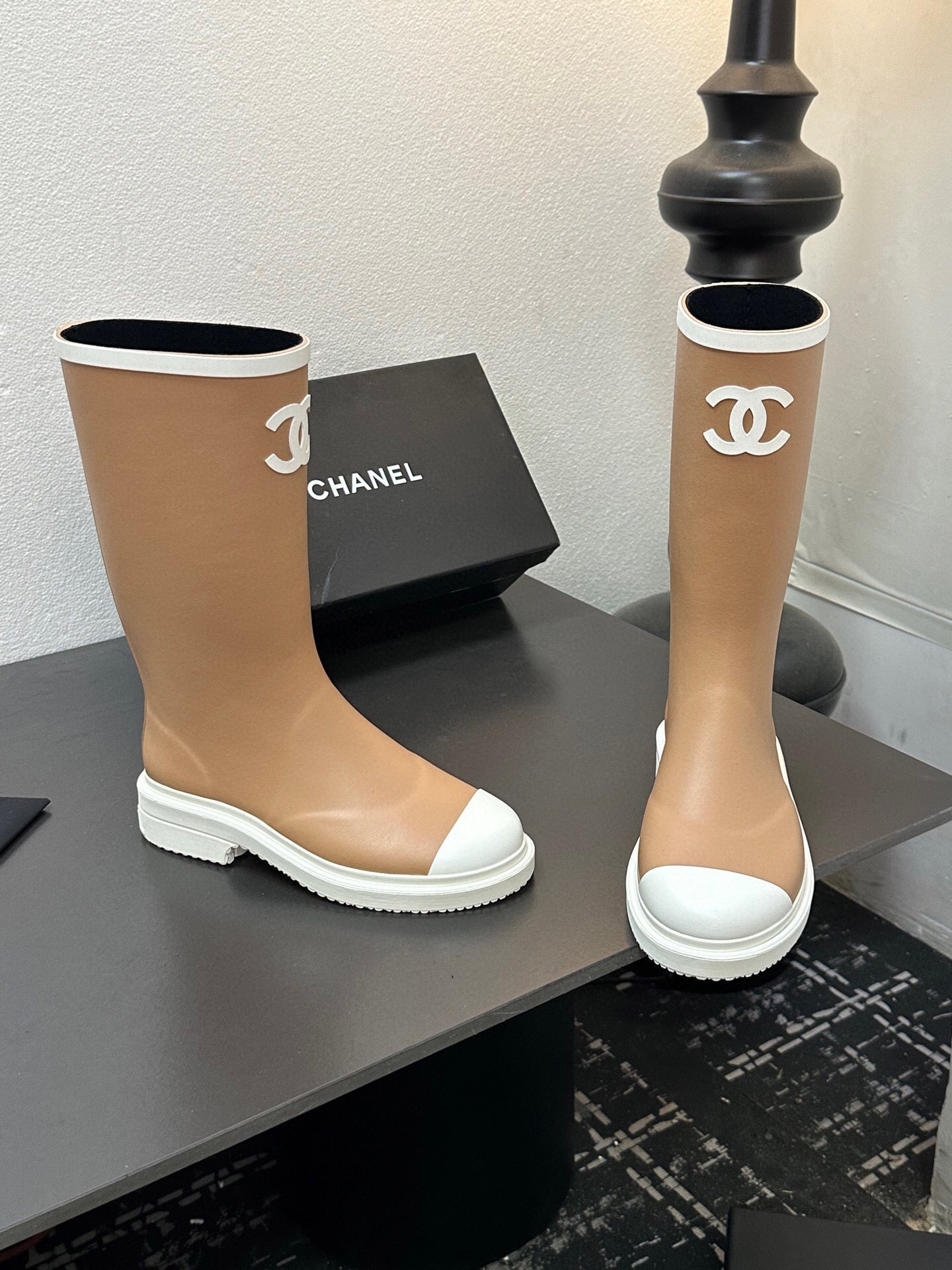 CC RAINBOOTS IN BEIGE TPU WHITE LOGO