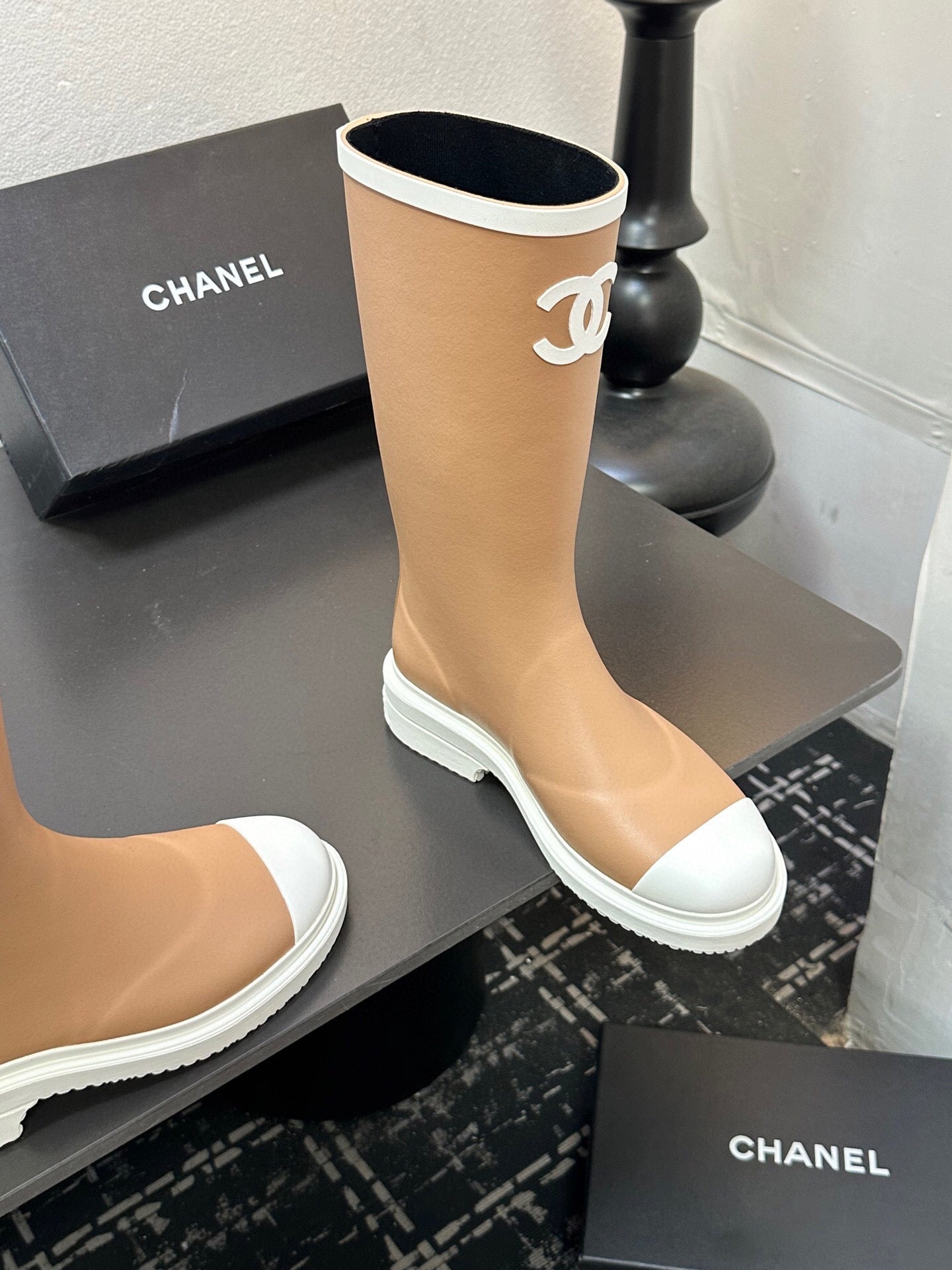 CC RAINBOOTS IN BEIGE TPU WHITE LOGO