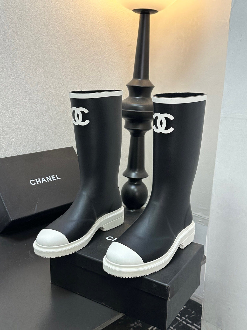 CC RAINBOOTS IN BLACK TPU WHITE LOGO