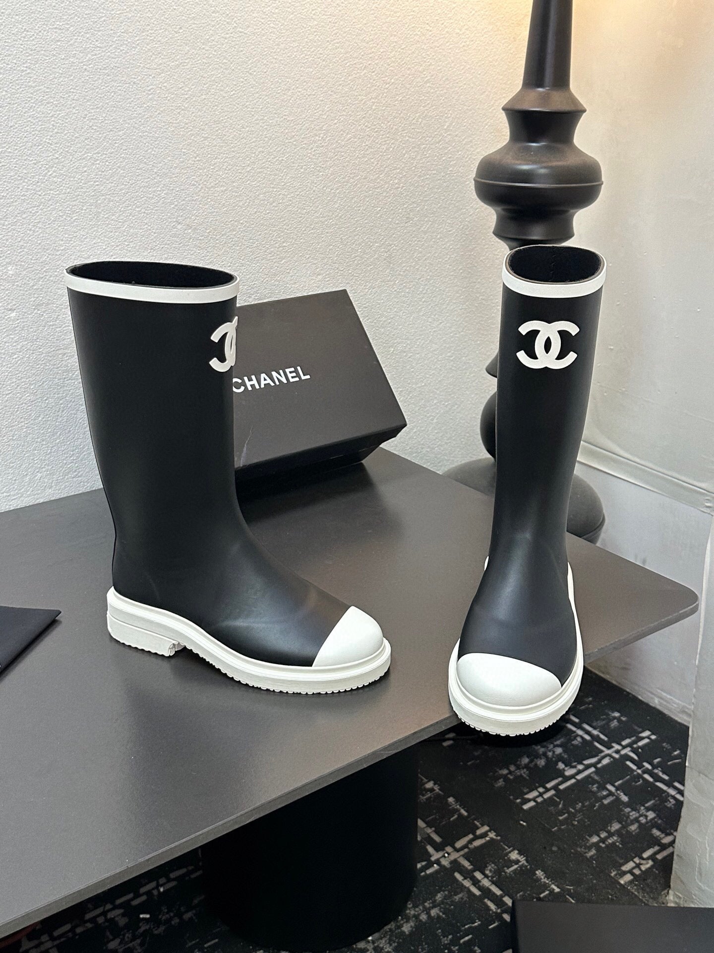 CC RAINBOOTS IN BLACK TPU WHITE LOGO