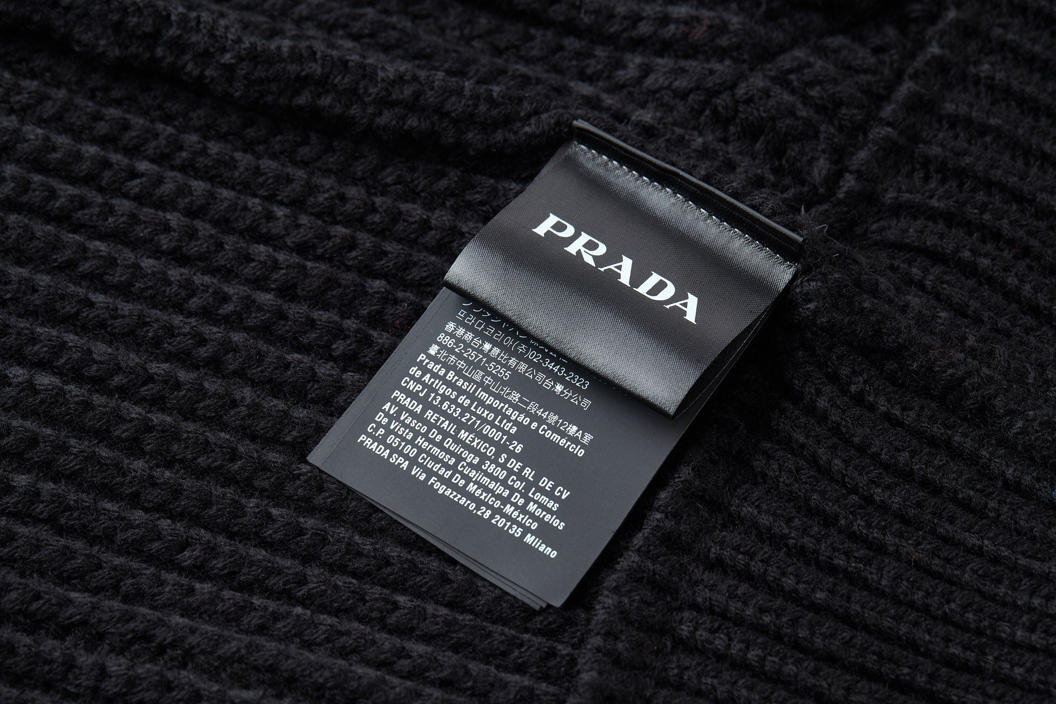 PRADA ZIP-UP IN BLACK WOOL