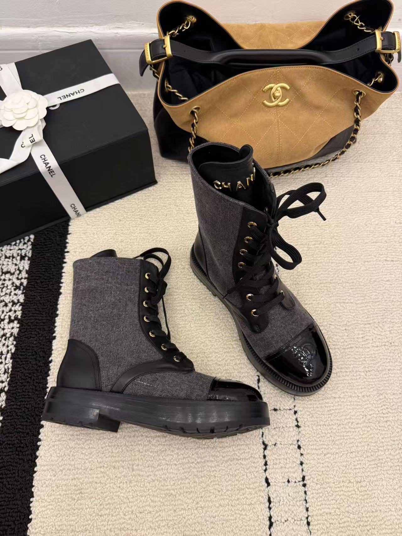 LACE-UP ANKLE BOOTS IN BLACK DENIM MIX CALFSKIN
