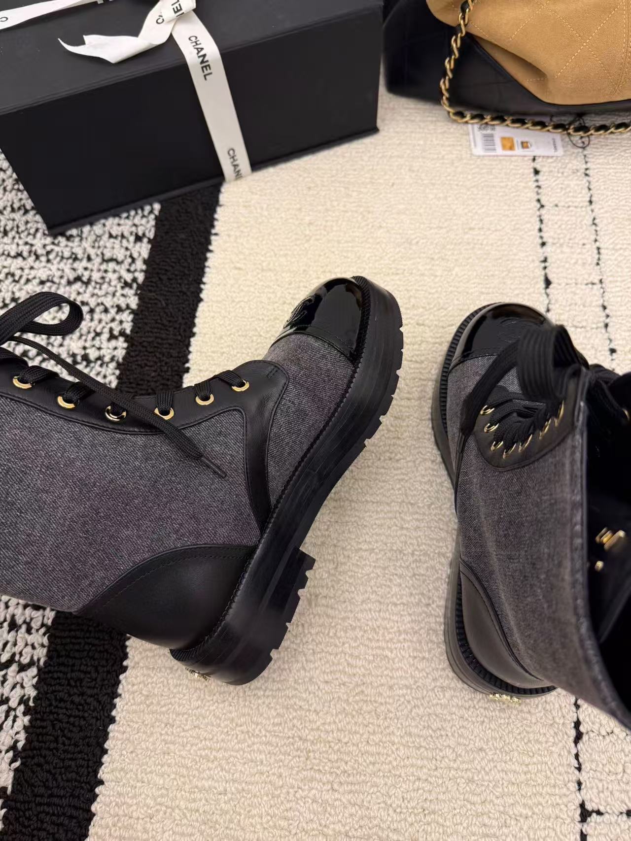 LACE-UP ANKLE BOOTS IN BLACK DENIM MIX CALFSKIN