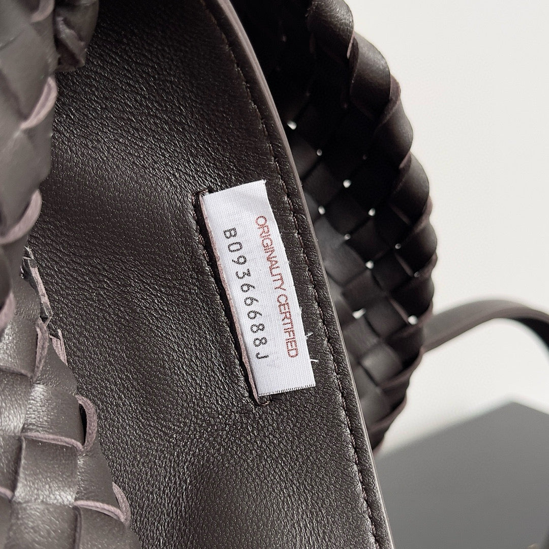 BV CABAT 48 IN CHOCOLATE BROWN LAMBSKIN