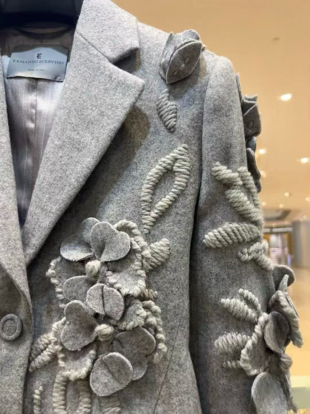 FLORAL EMBROIDERY BLAZER IN A GREY WOOL