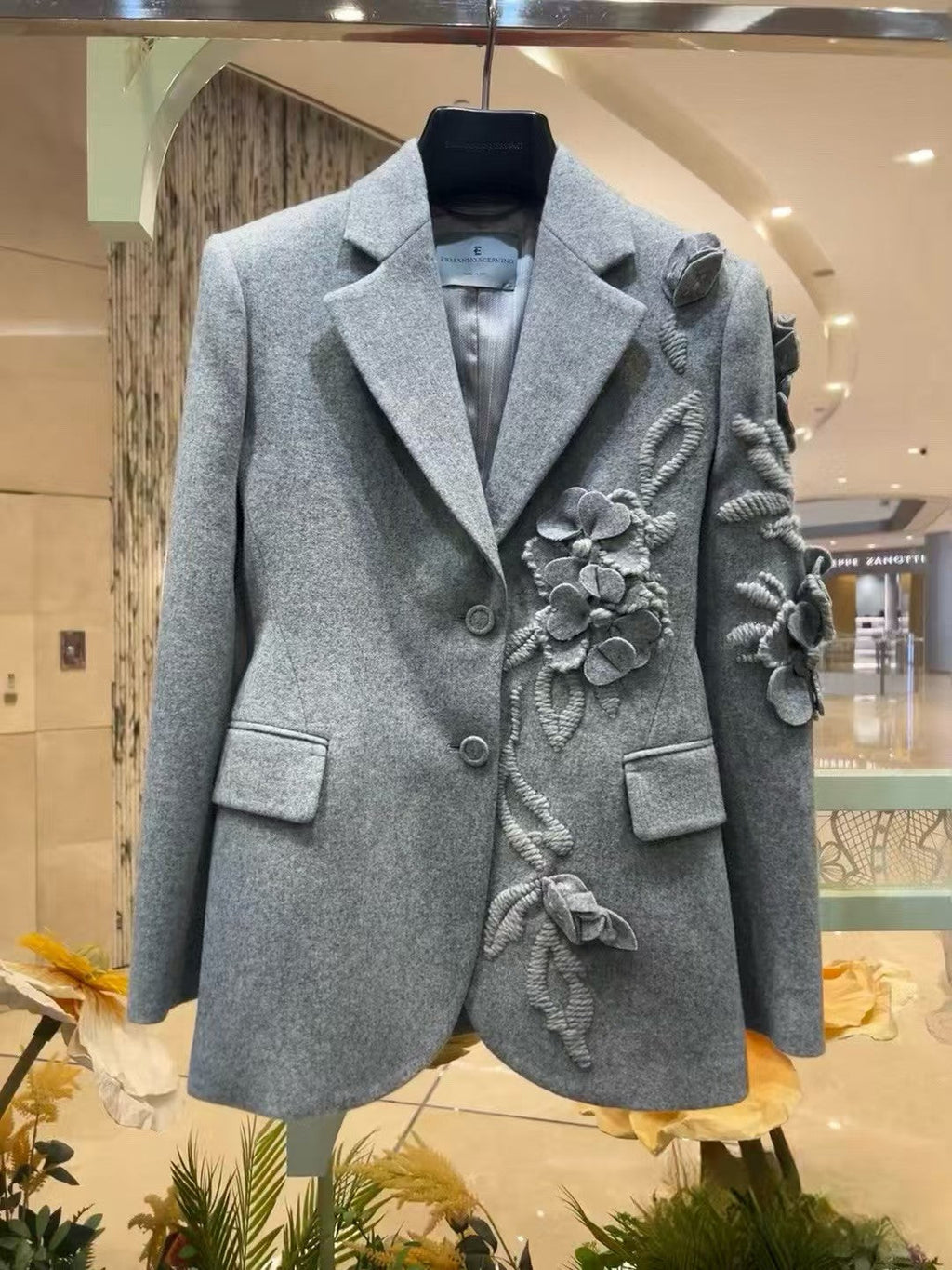 FLORAL EMBROIDERY BLAZER IN A GREY WOOL