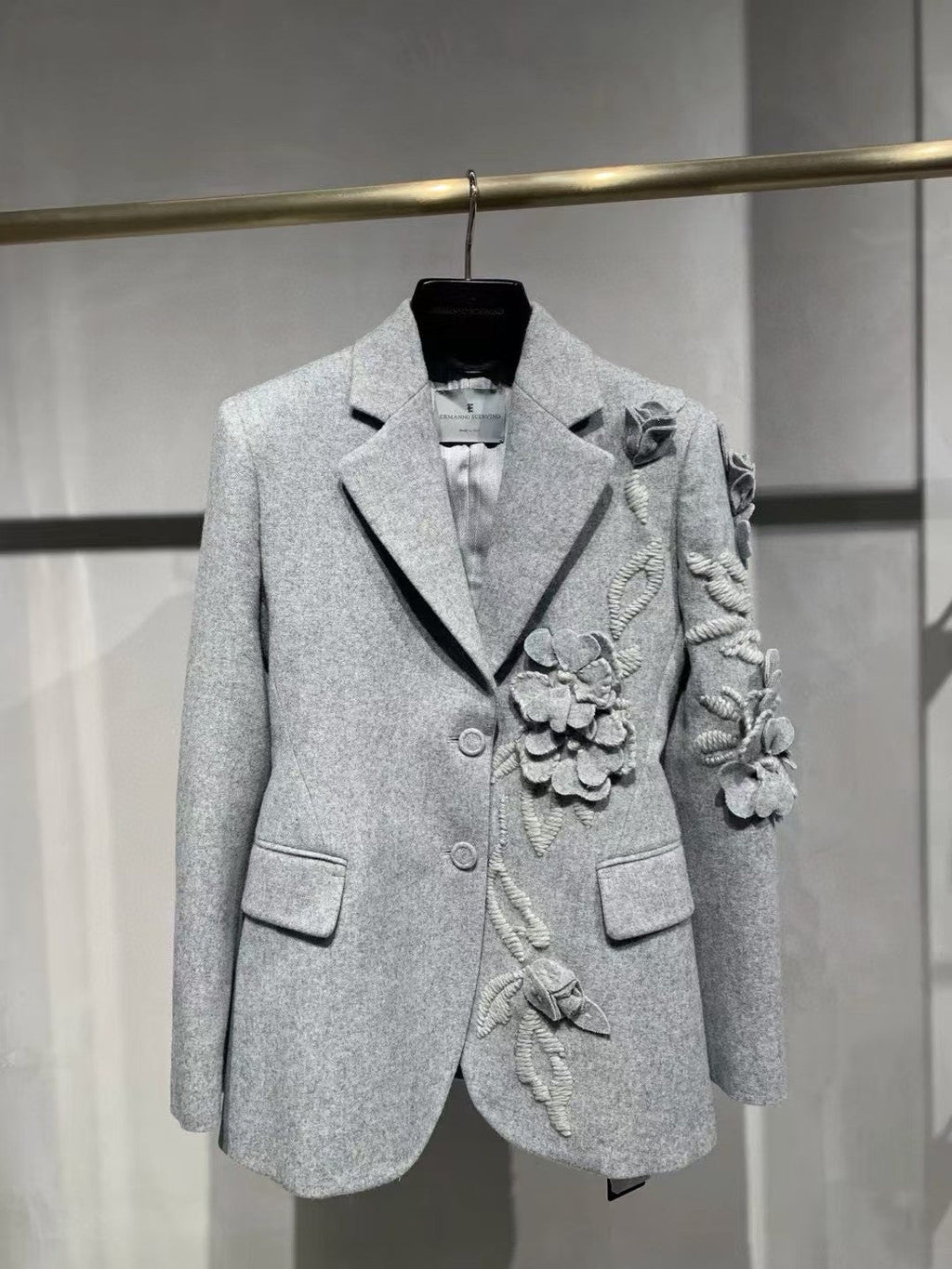 FLORAL EMBROIDERY BLAZER IN A GREY WOOL