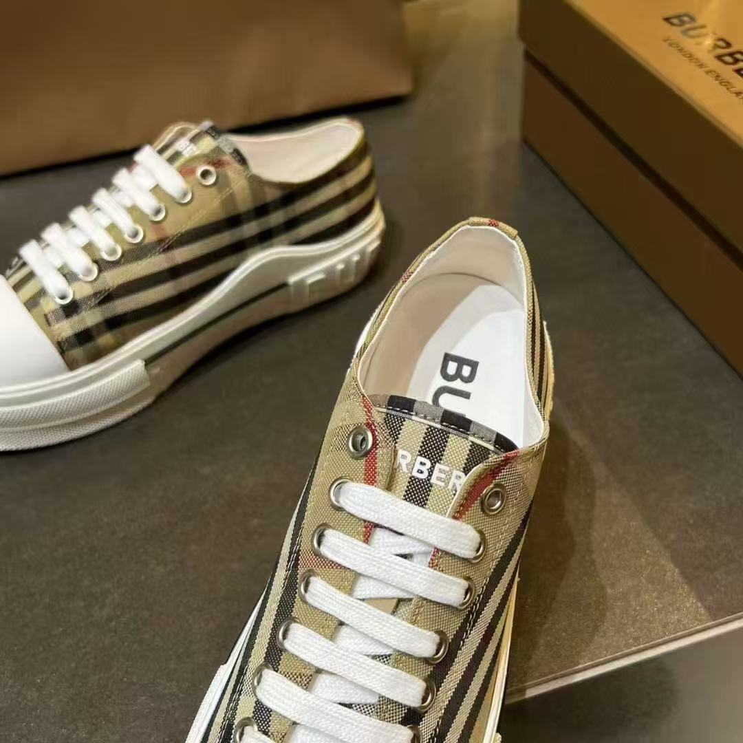 BURBERRY VINTAGE CHECK SNEAKERS IN BROWN CANVAS