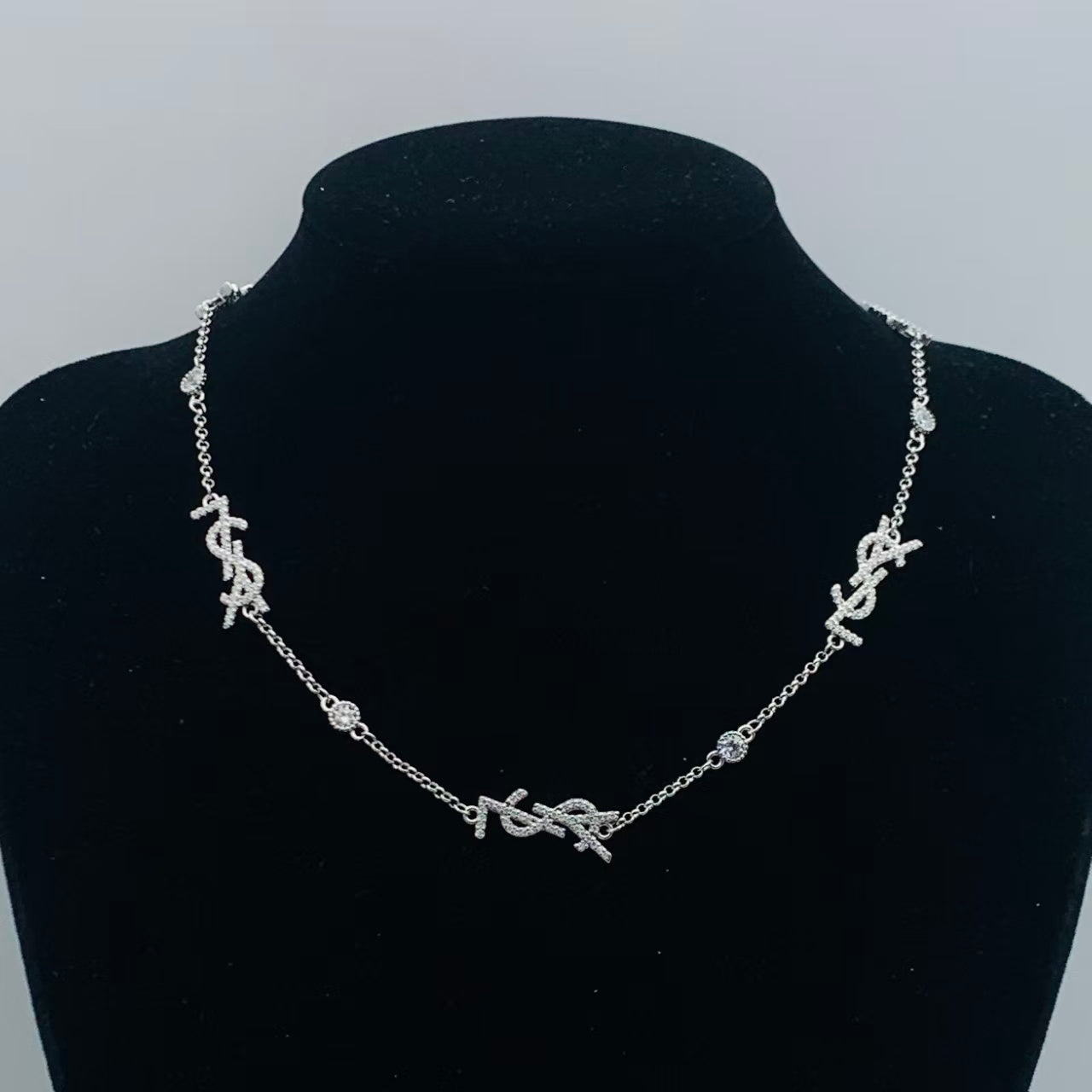 YSL CRYSTAL NEAKLACE IN SILVER