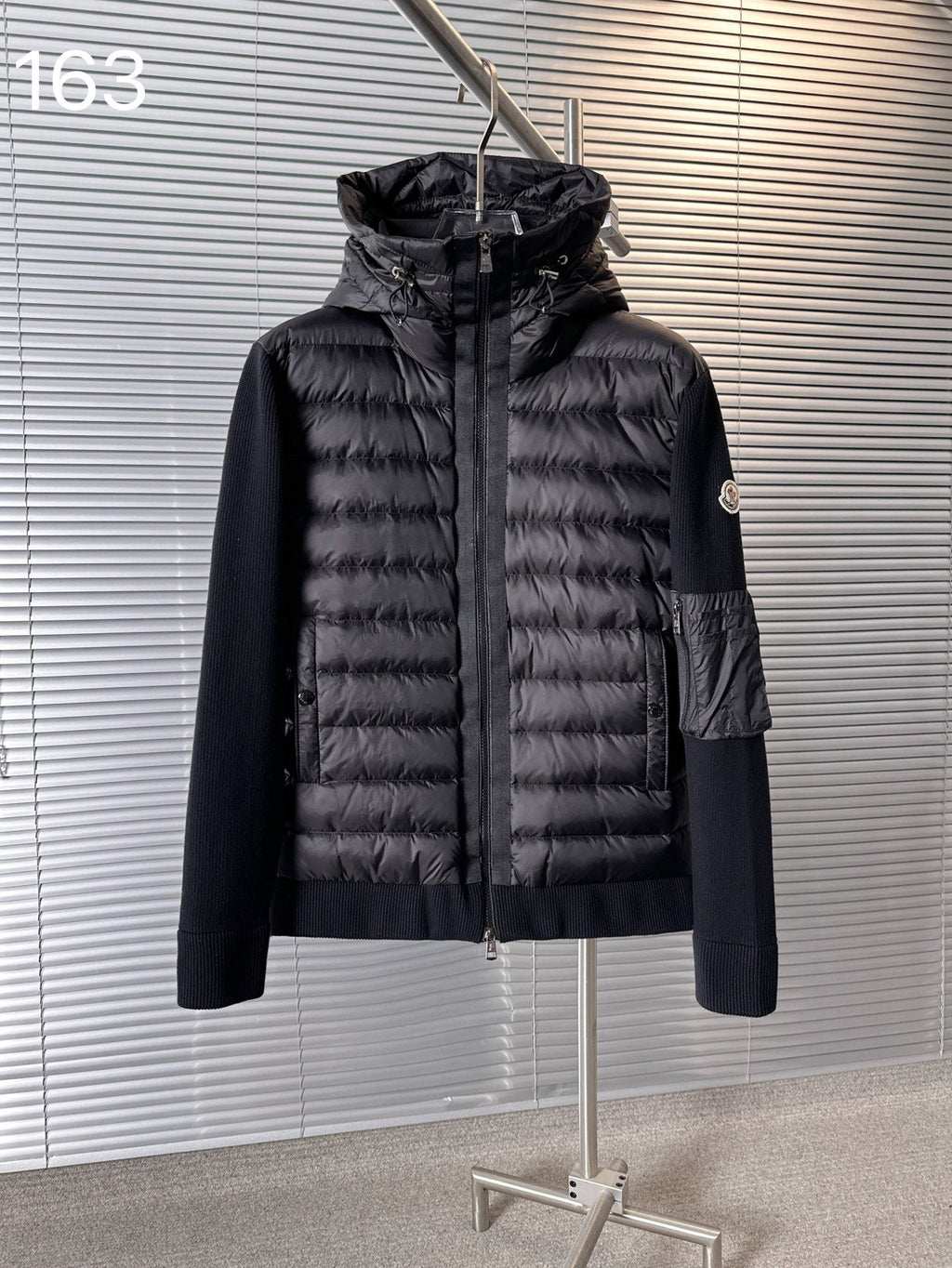 MONCLER BLACK PUFFER JACKET STYLE 2424