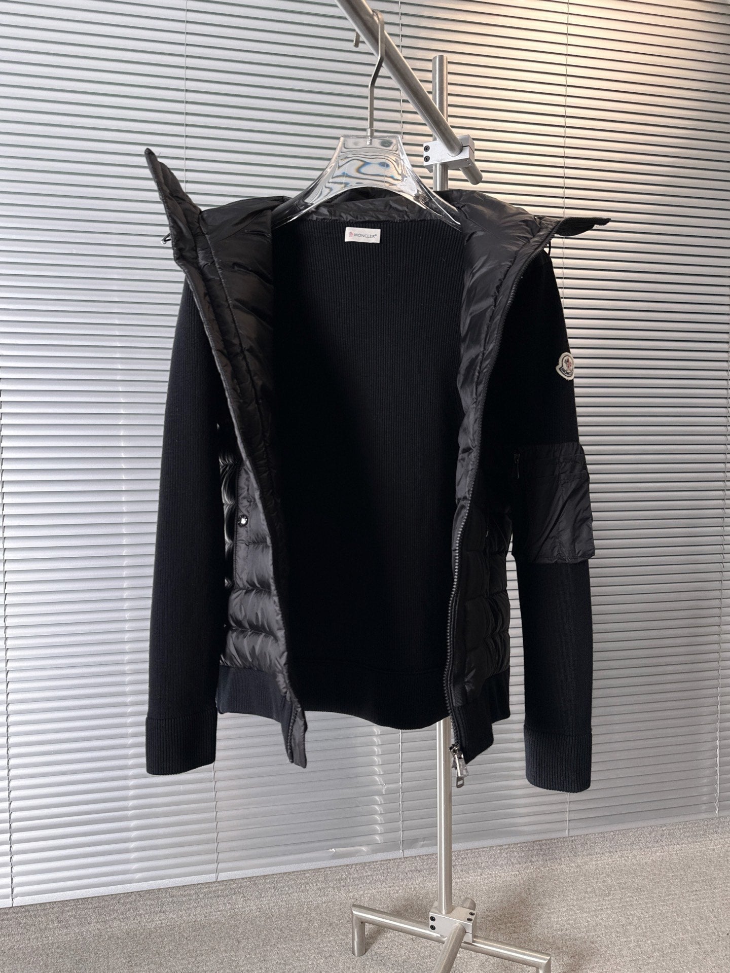 MONCLER BLACK PUFFER JACKET STYLE 2424
