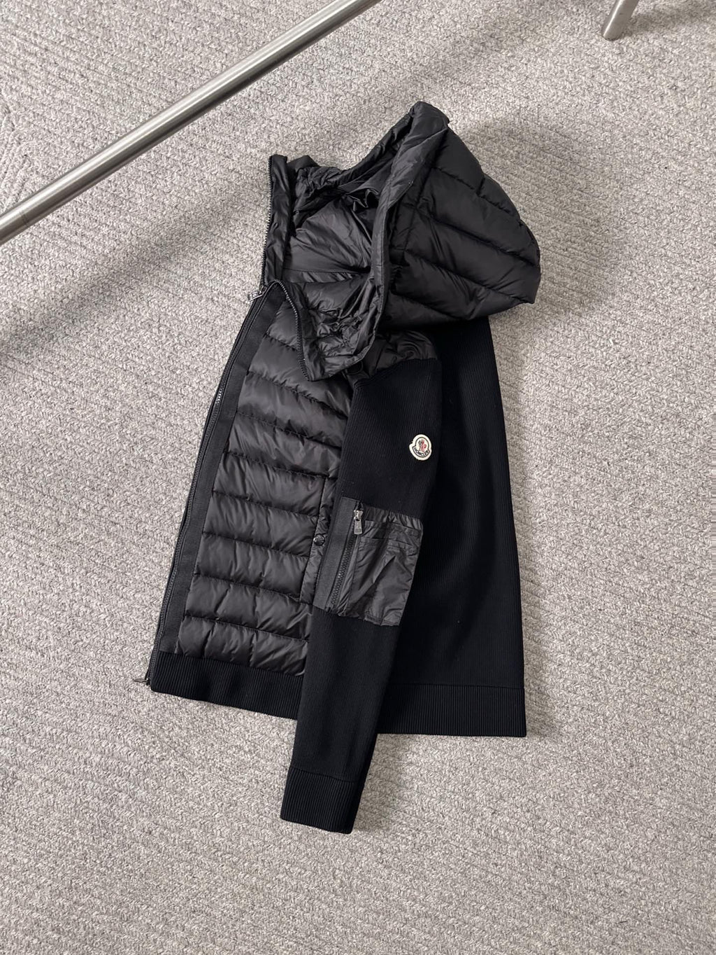 MONCLER BLACK PUFFER JACKET STYLE 2424
