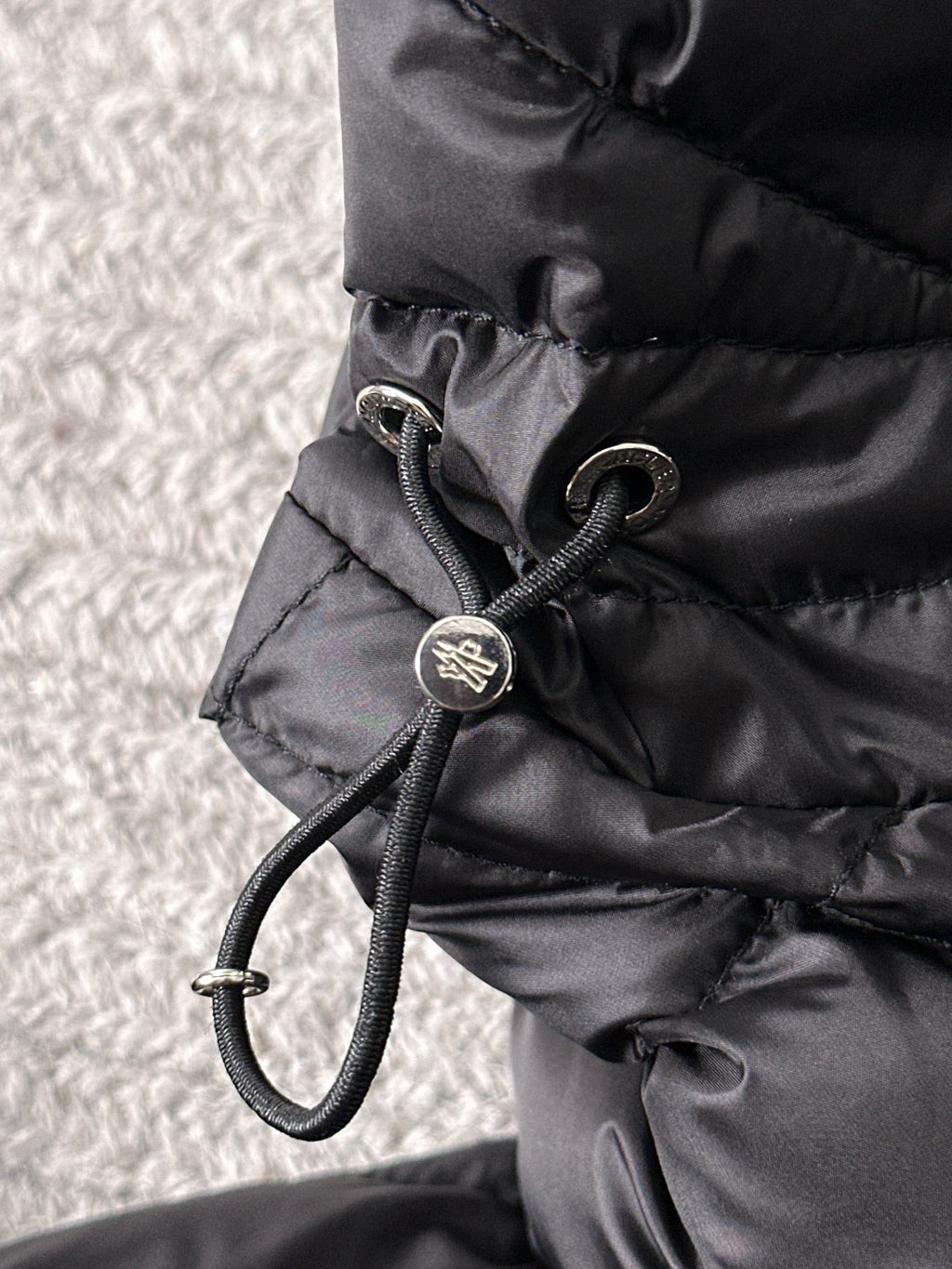 MONCLER BLACK PUFFER JACKET STYLE 2424