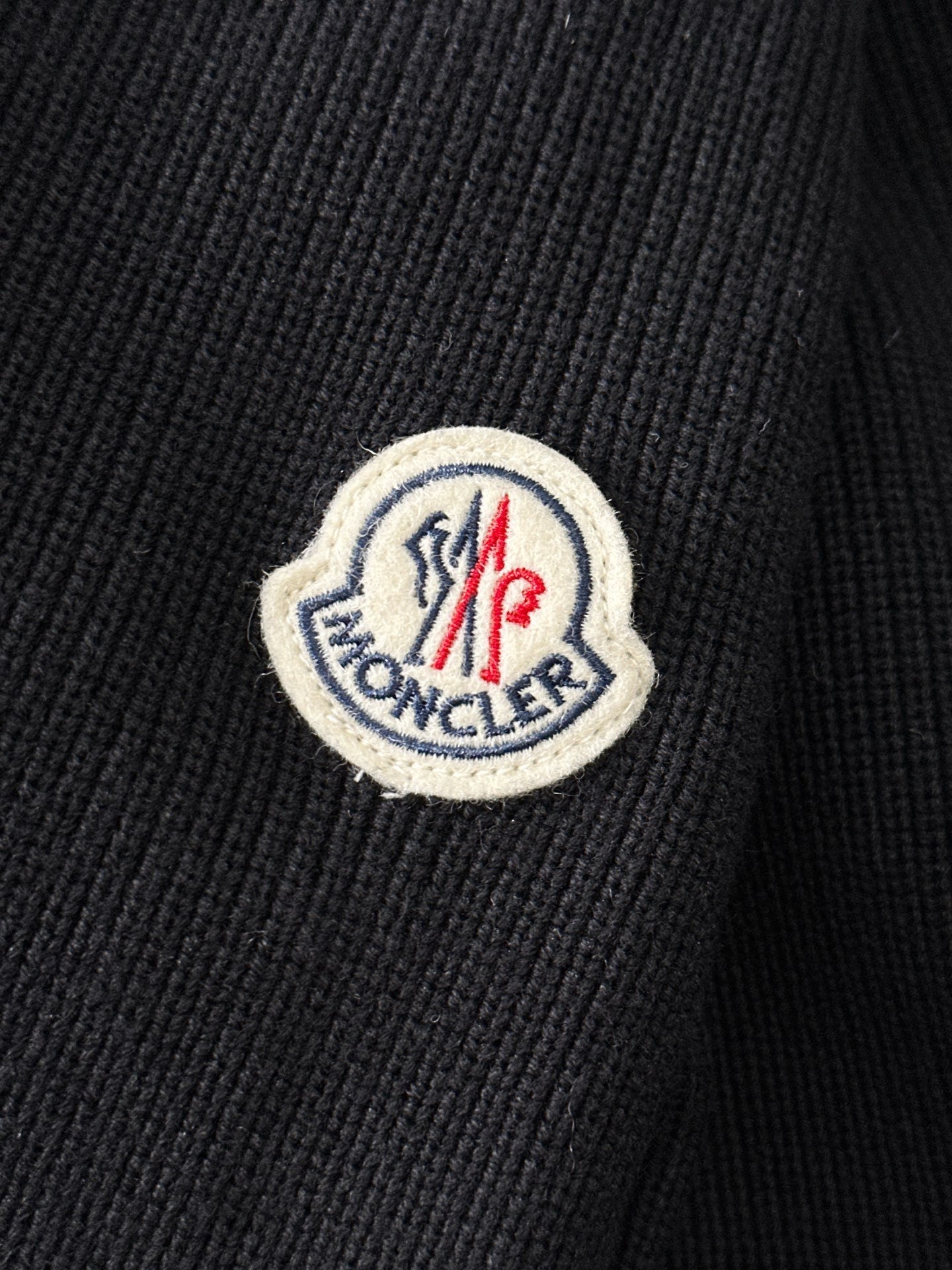 MONCLER BLACK PUFFER JACKET STYLE 2424