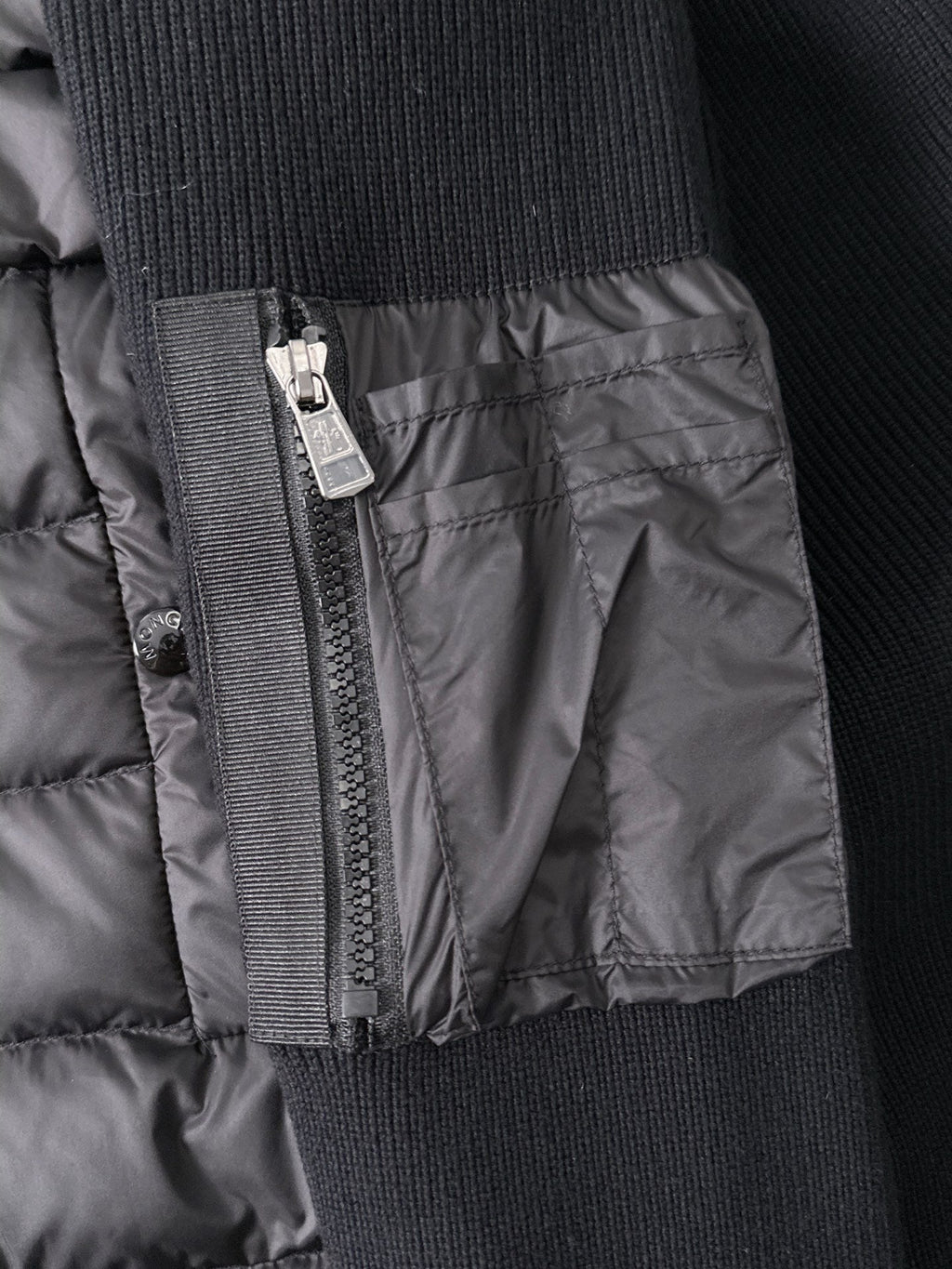 MONCLER BLACK PUFFER JACKET STYLE 2424