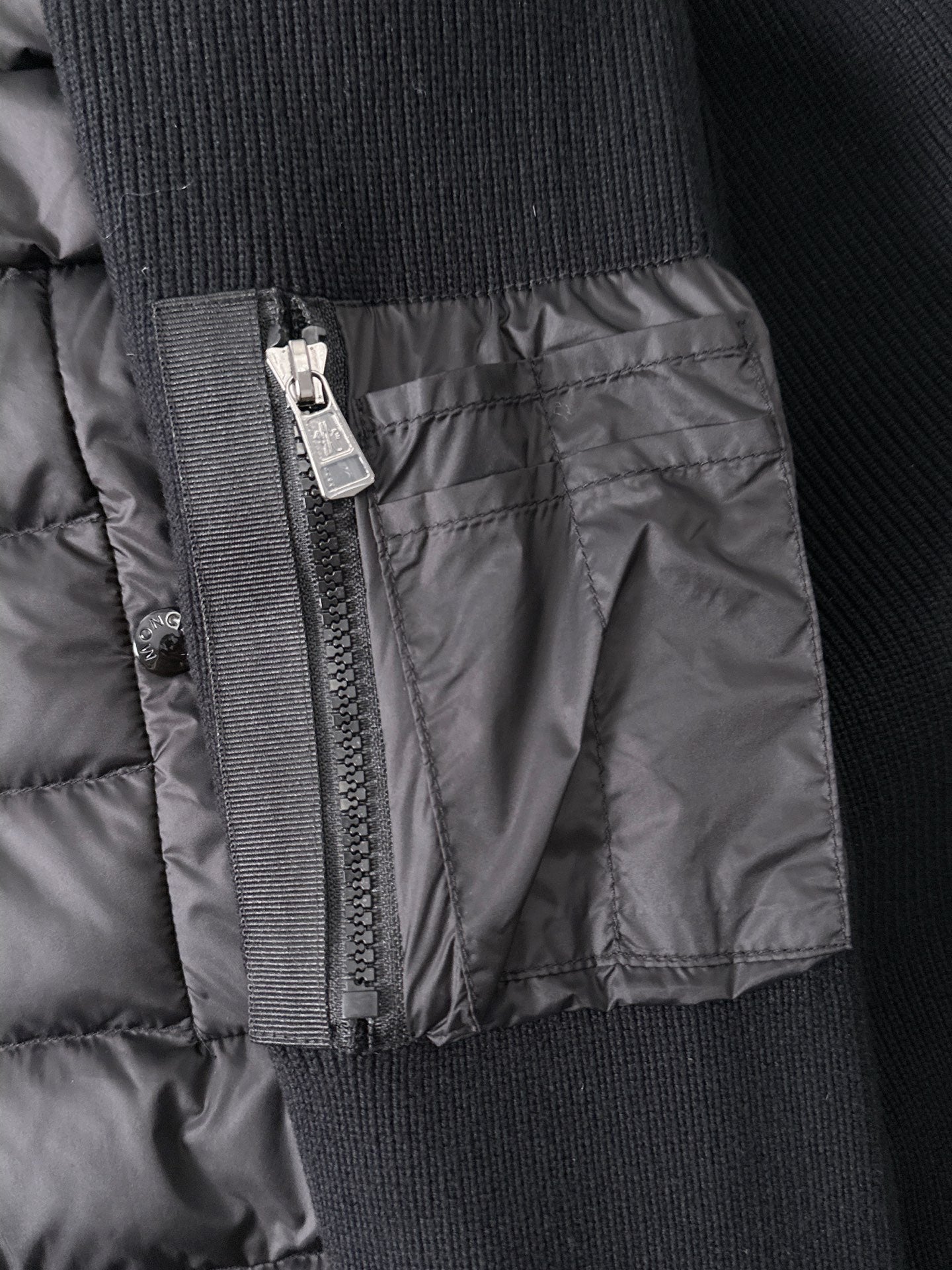 MONCLER BLACK PUFFER JACKET STYLE 2424