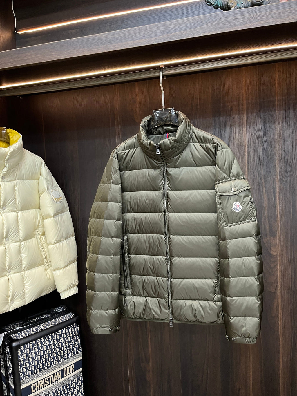 MONCLER BLACK PUFFER JACKET STYLE 2425