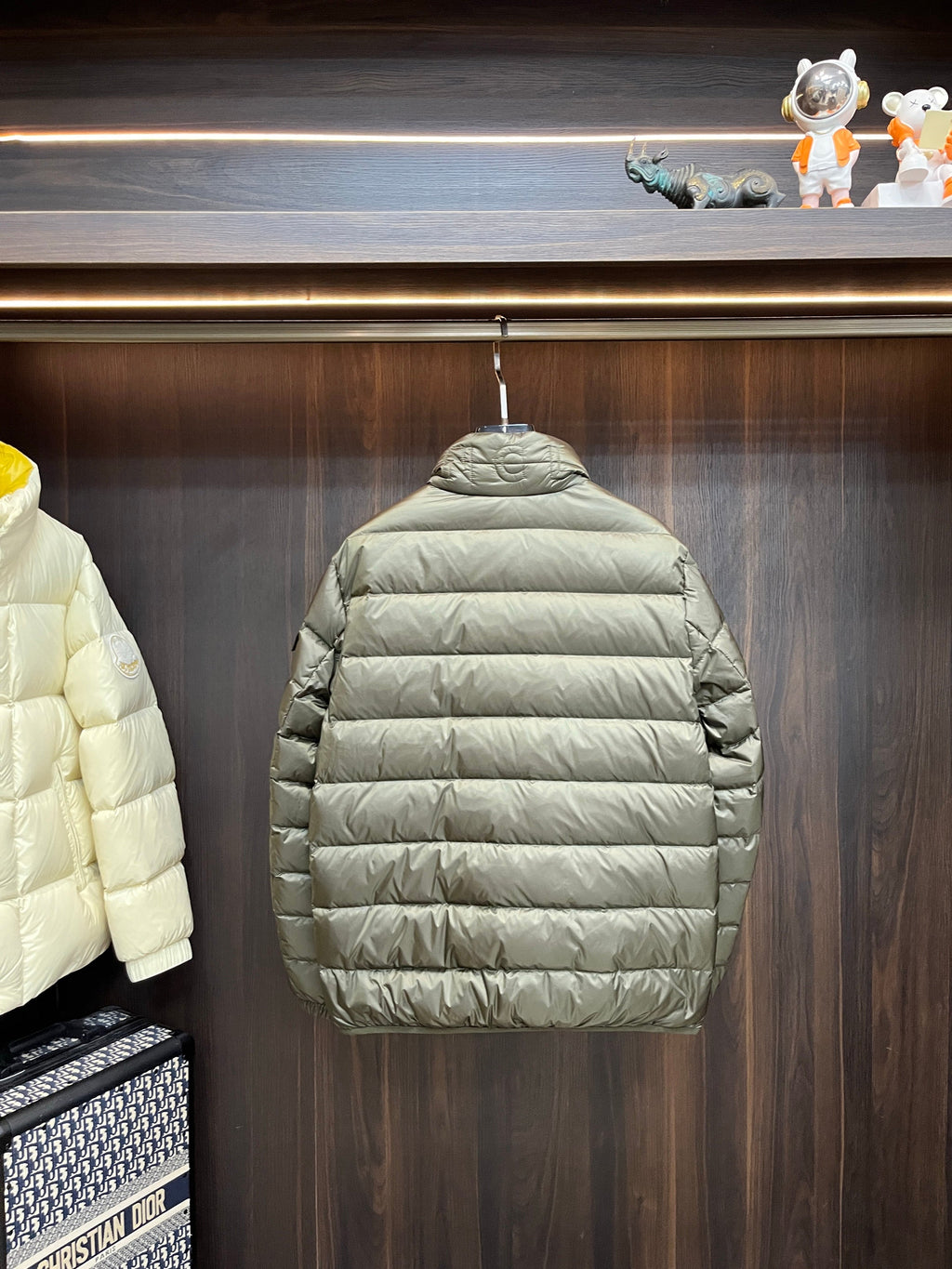 MONCLER BLACK PUFFER JACKET STYLE 2425