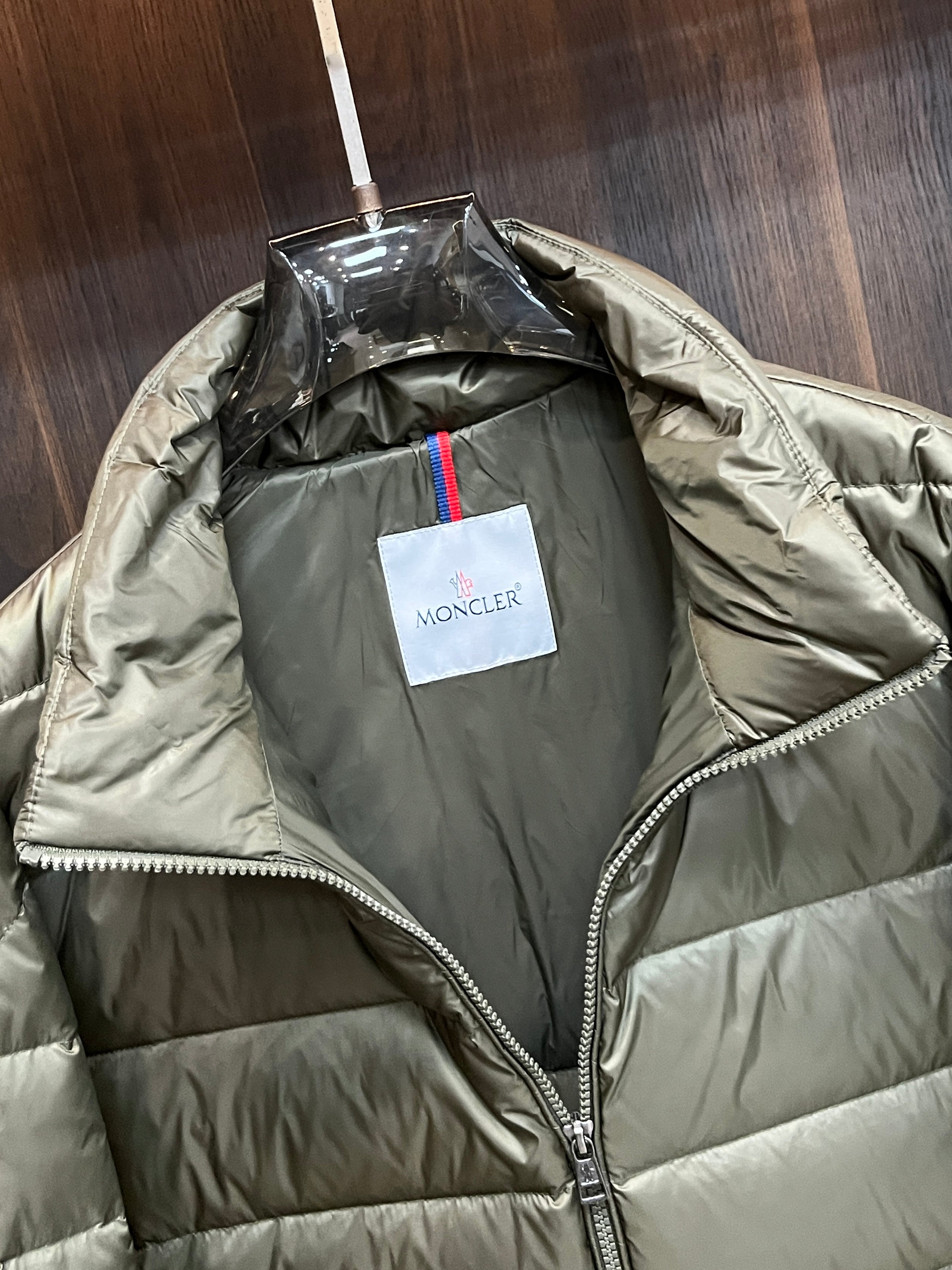 MONCLER BLACK PUFFER JACKET STYLE 2425