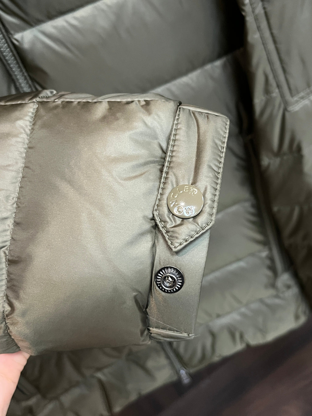 MONCLER BLACK PUFFER JACKET STYLE 2425