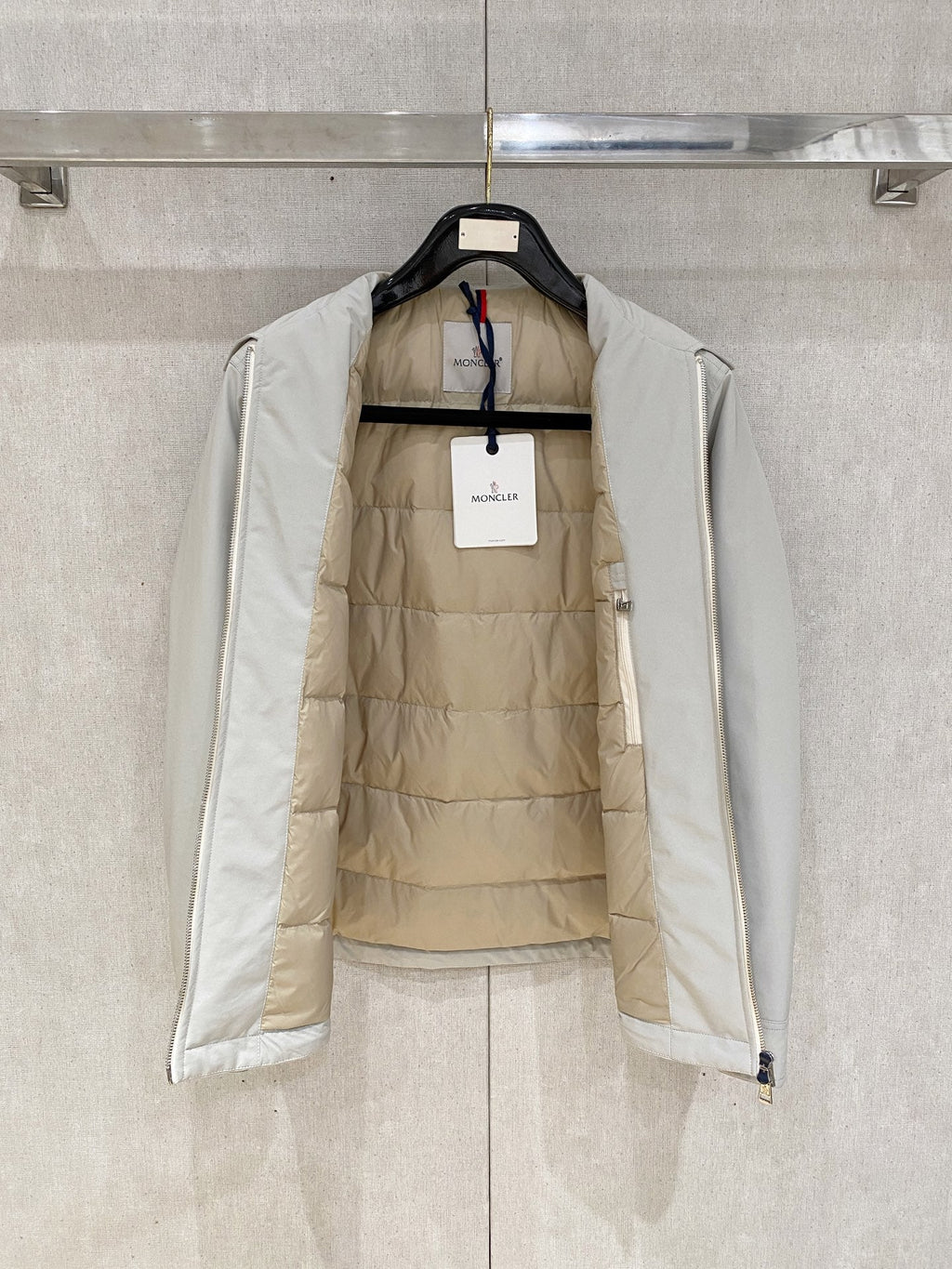 MONCLER BLACK PUFFER JACKET STYLE 2426