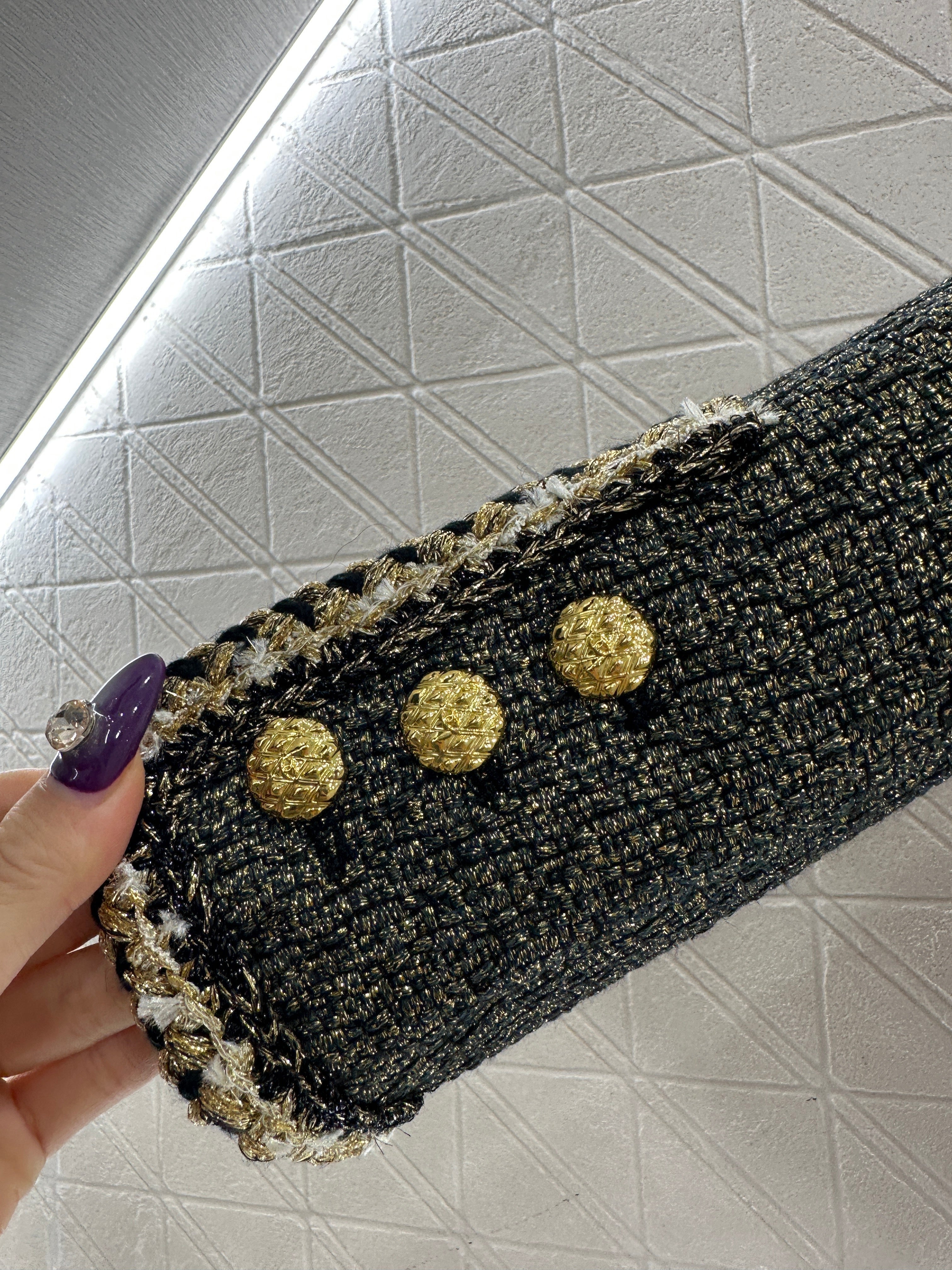 CHANEL SET IN BLACK MIX GOLD-TONE TWEED