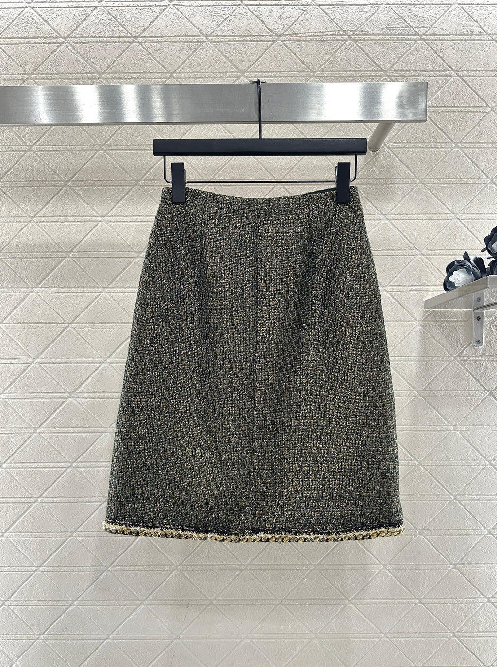 CHANEL SET IN BLACK MIX GOLD-TONE TWEED