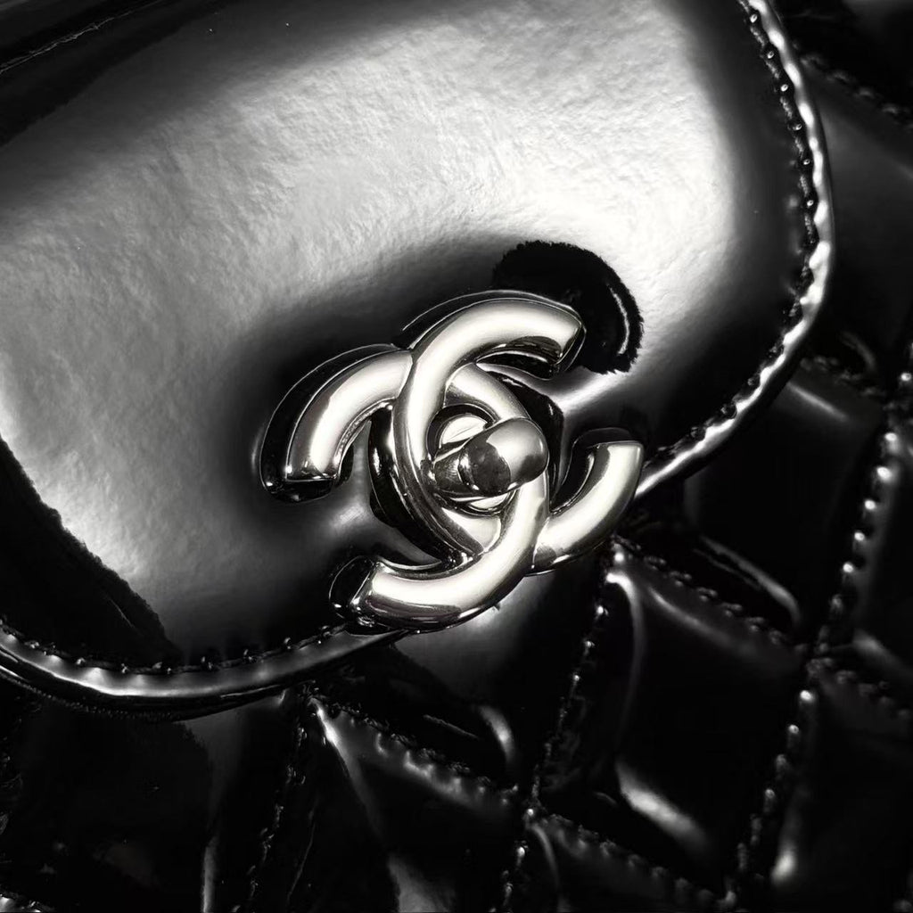 CHANEL SHOPPING BAG 19 IN BLACK GLOSSY CALFSKIN WITH GOLD-TONE HARDWARE