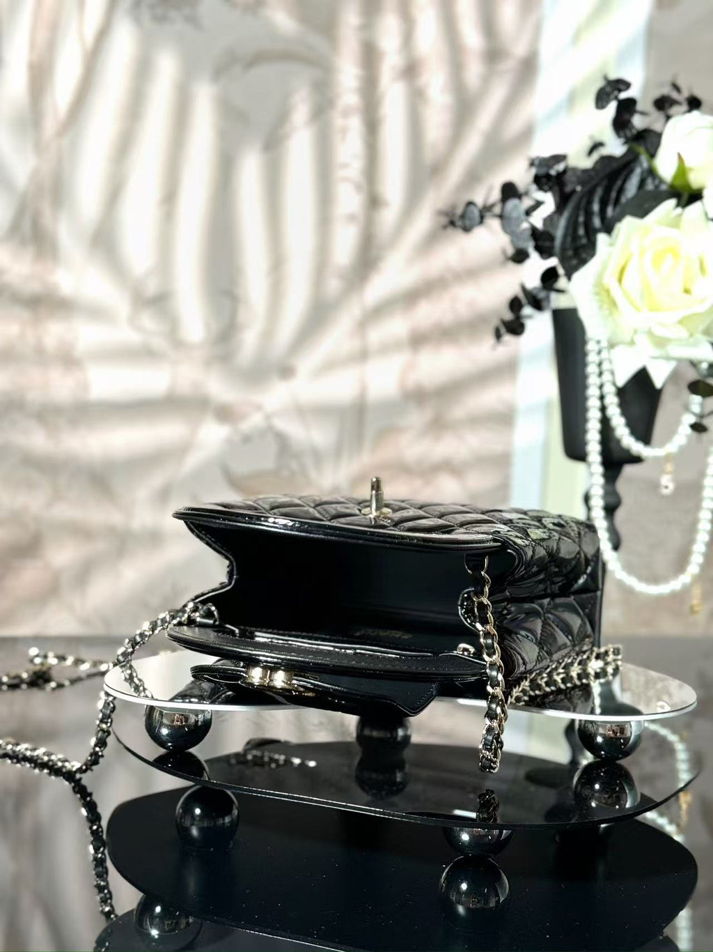 CHANEL SHOPPING BAG 19 IN BLACK GLOSSY CALFSKIN WITH GOLD-TONE HARDWARE