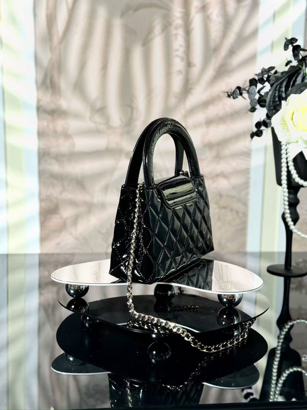 CHANEL SHOPPING BAG 19 IN BLACK GLOSSY CALFSKIN WITH GOLD-TONE HARDWARE