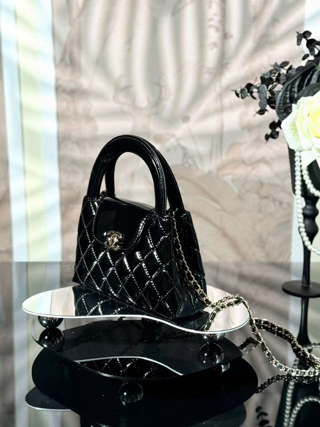 CHANEL SHOPPING BAG 19 IN BLACK GLOSSY CALFSKIN WITH GOLD-TONE HARDWARE