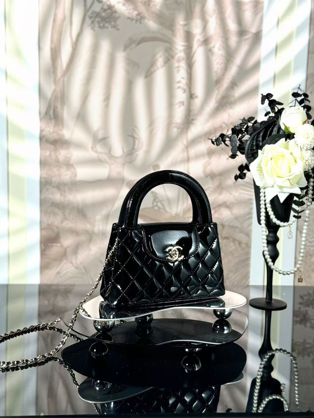 CHANEL SHOPPING BAG 19 IN BLACK GLOSSY CALFSKIN WITH GOLD-TONE HARDWARE