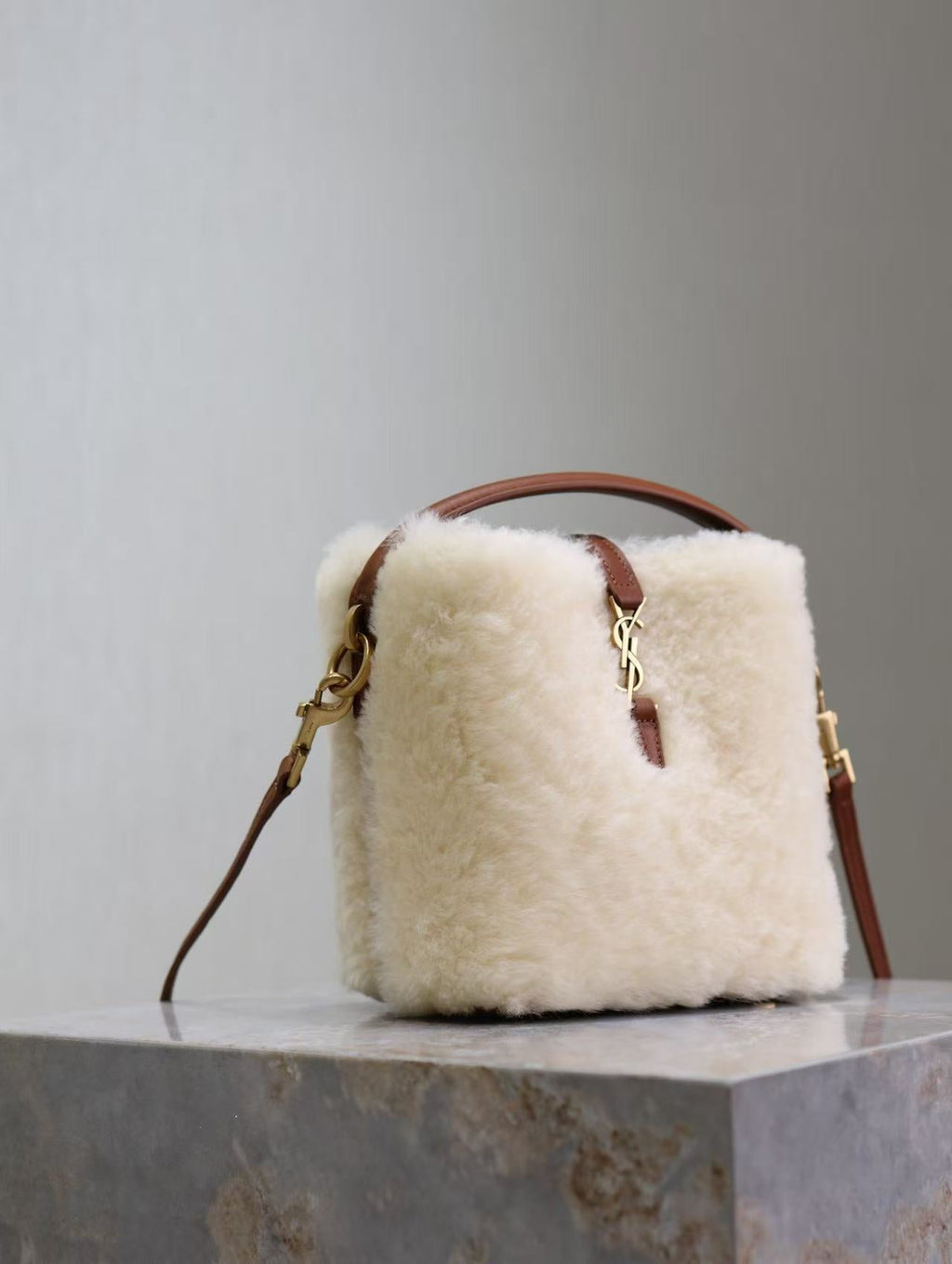 YSL LE 15 MINI SHEARLING BUCKET BAG IN CREAM BEIGE WITH LEATHER TRIM