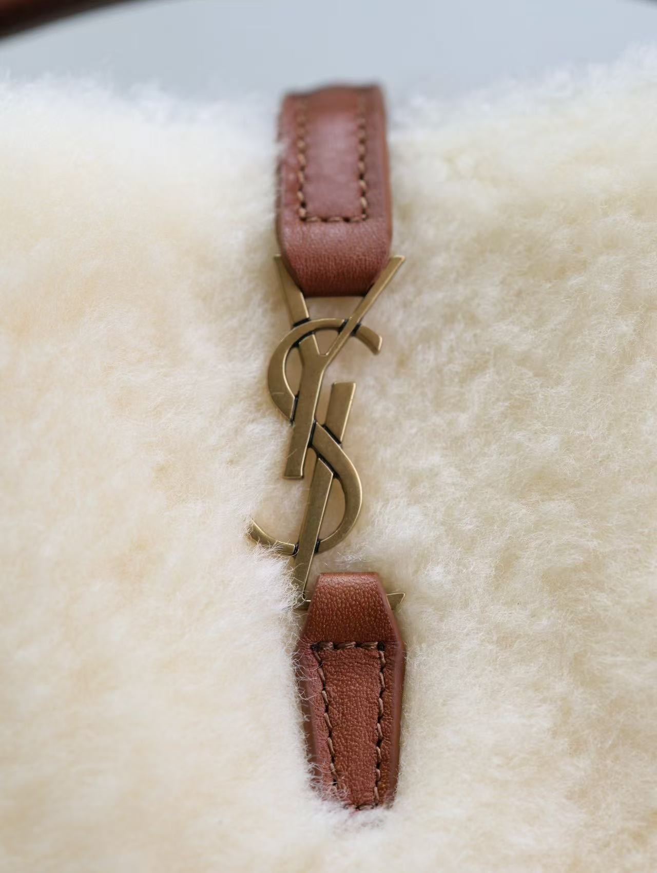 YSL LE 15 MINI SHEARLING BUCKET BAG IN CREAM BEIGE WITH LEATHER TRIM