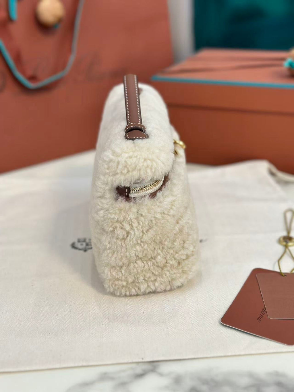 LP EXTRA BAG 19 IN WHITE SHEARLING