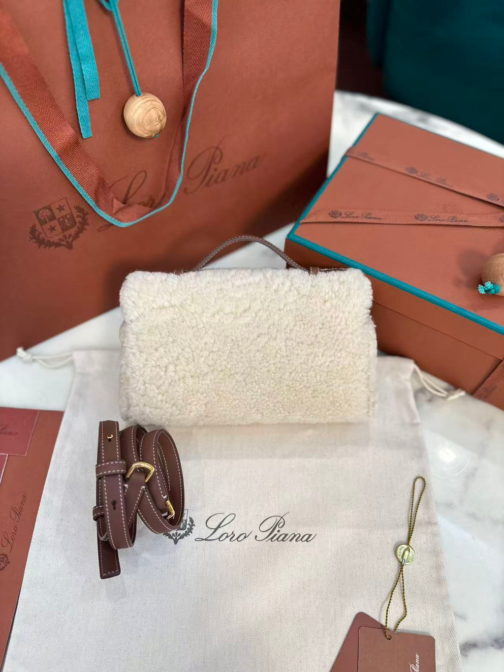 LP EXTRA BAG 19 IN WHITE SHEARLING