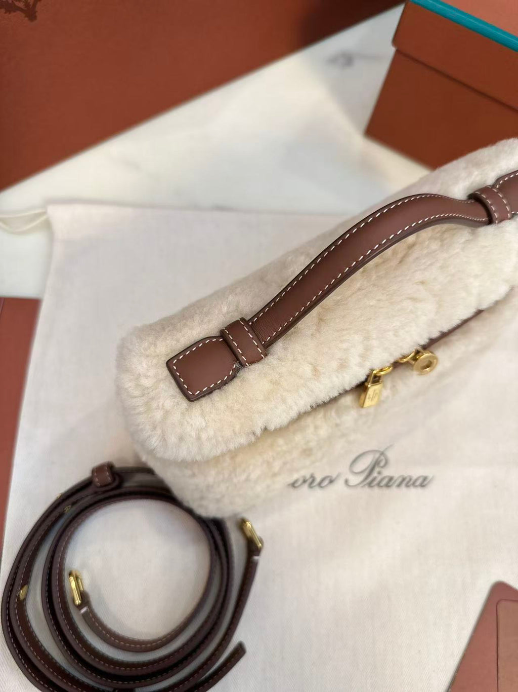 LP EXTRA BAG 19 IN WHITE SHEARLING