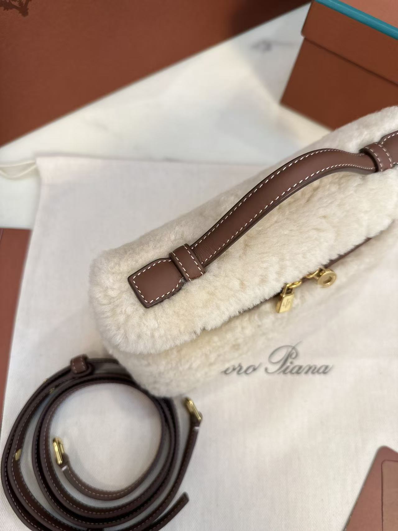 LP EXTRA BAG 19 IN WHITE SHEARLING