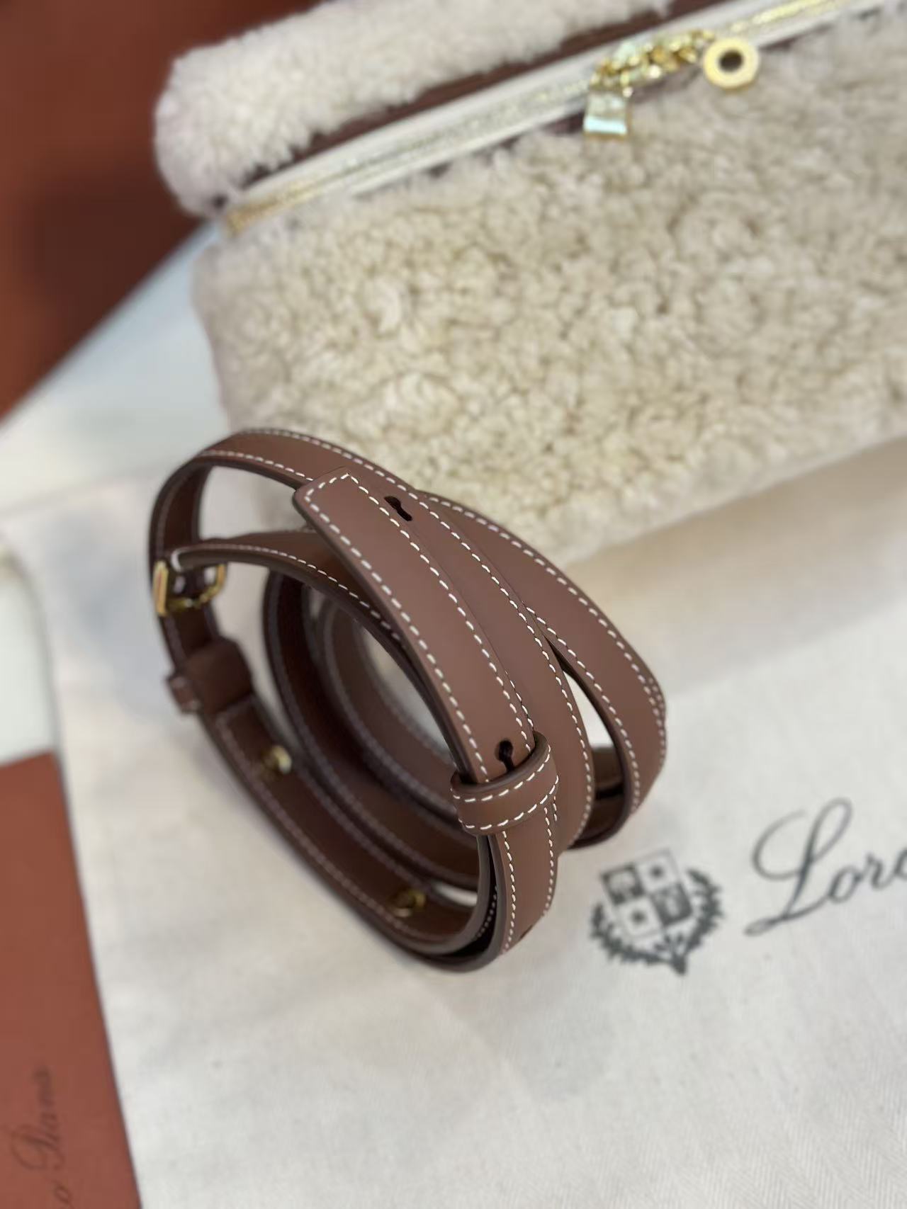 LP EXTRA BAG 19 IN WHITE SHEARLING