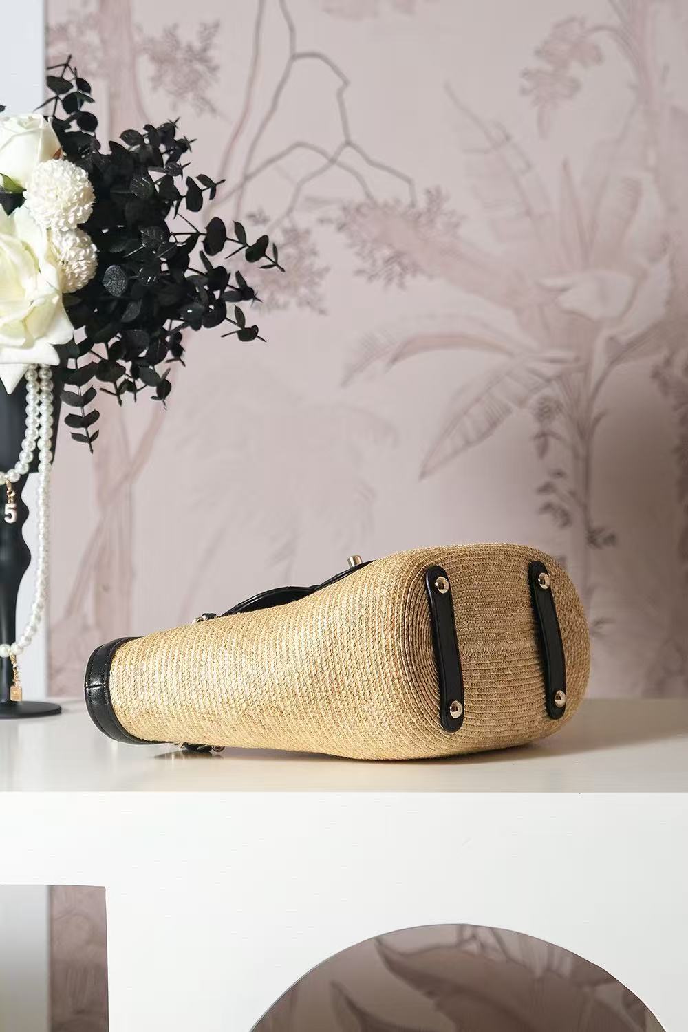 CHANEL TOTE BAG 36 IN BEIGE RAFFIA AND BLACK CALFSKIN
