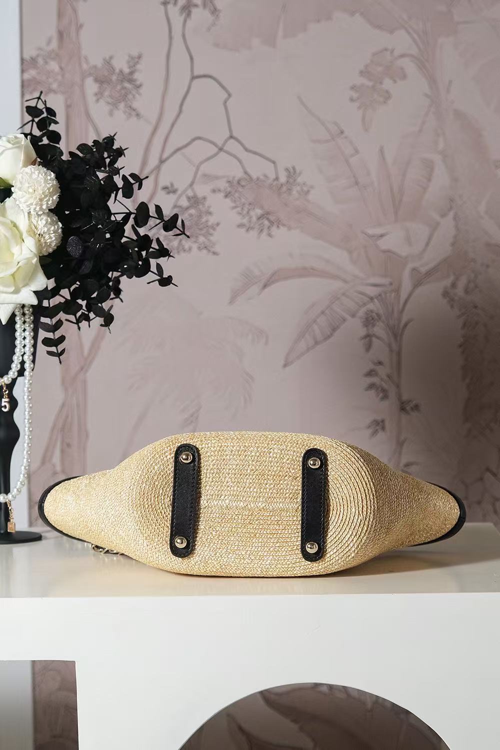 CHANEL TOTE BAG 36 IN BEIGE RAFFIA AND BLACK CALFSKIN