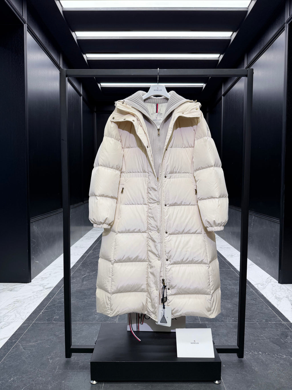 MONCLER LONG COAT 223256