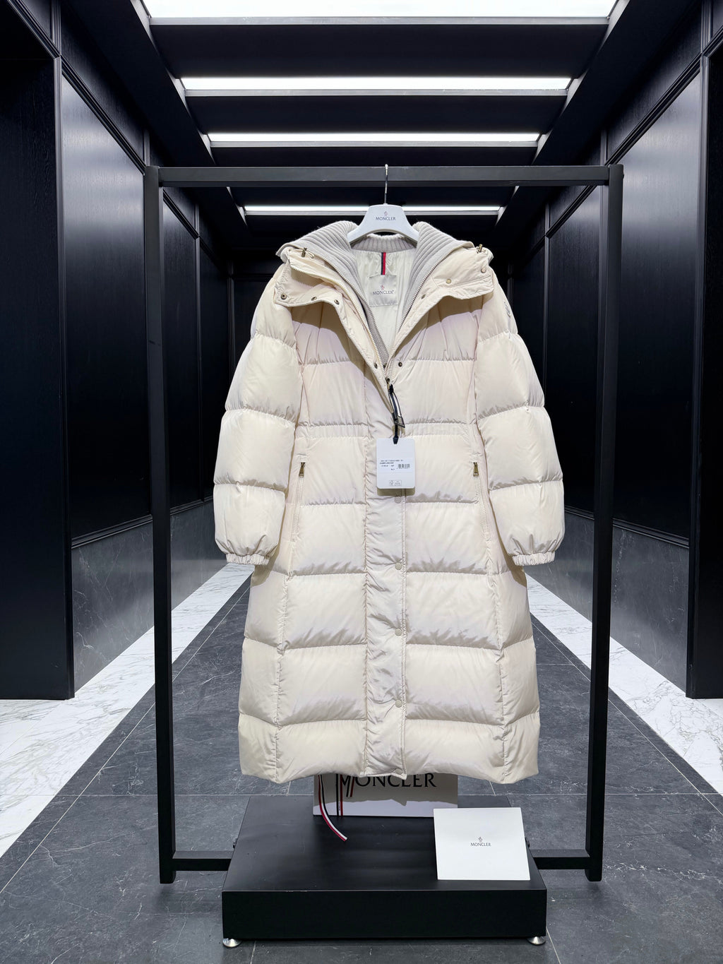 MONCLER LONG COAT 223256