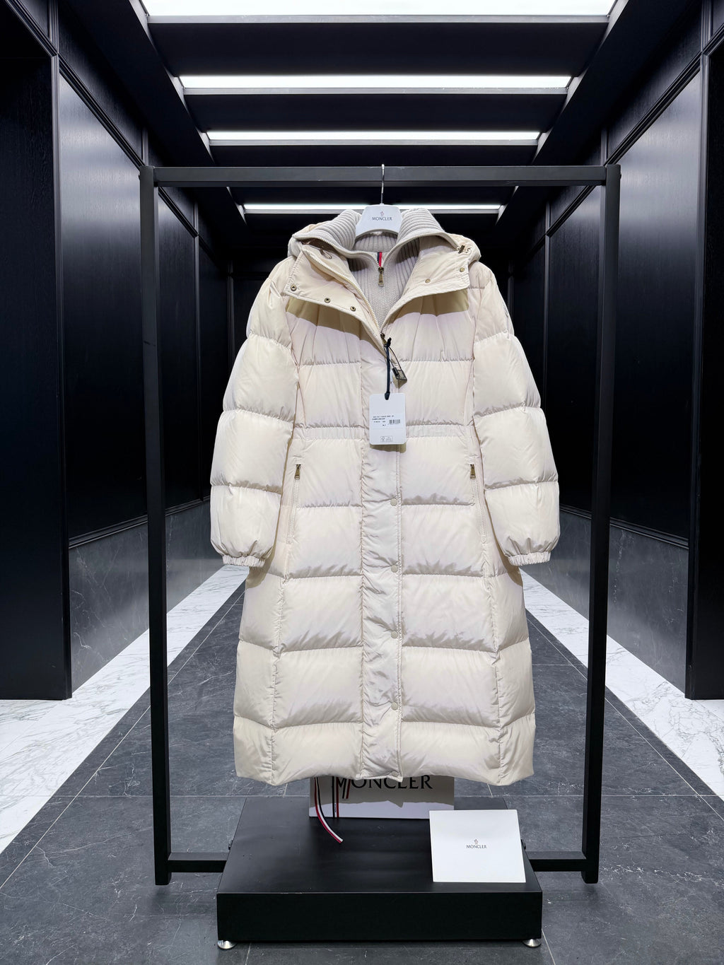 MONCLER LONG COAT 223256